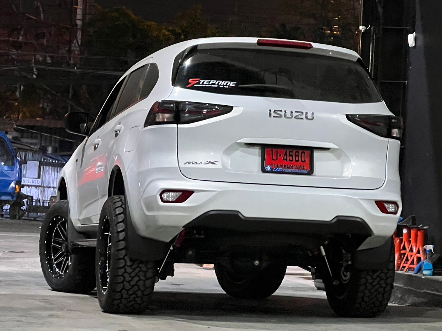 ISUZU MU-X แต่งทรงเมกาที่ STEP9