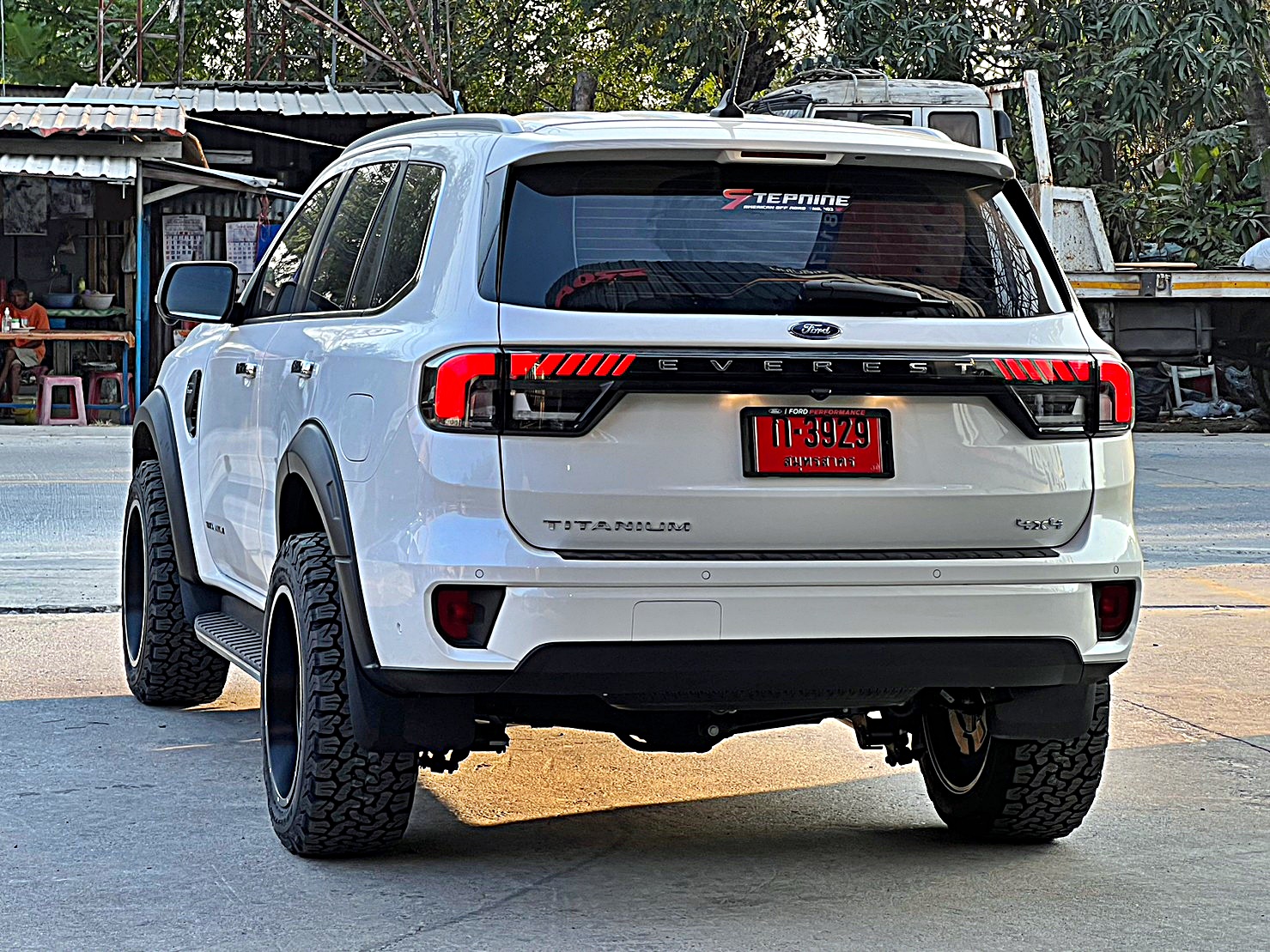 FORD EVEREST NEXTGEN แต่งวทรงเมกาที่ STEP9