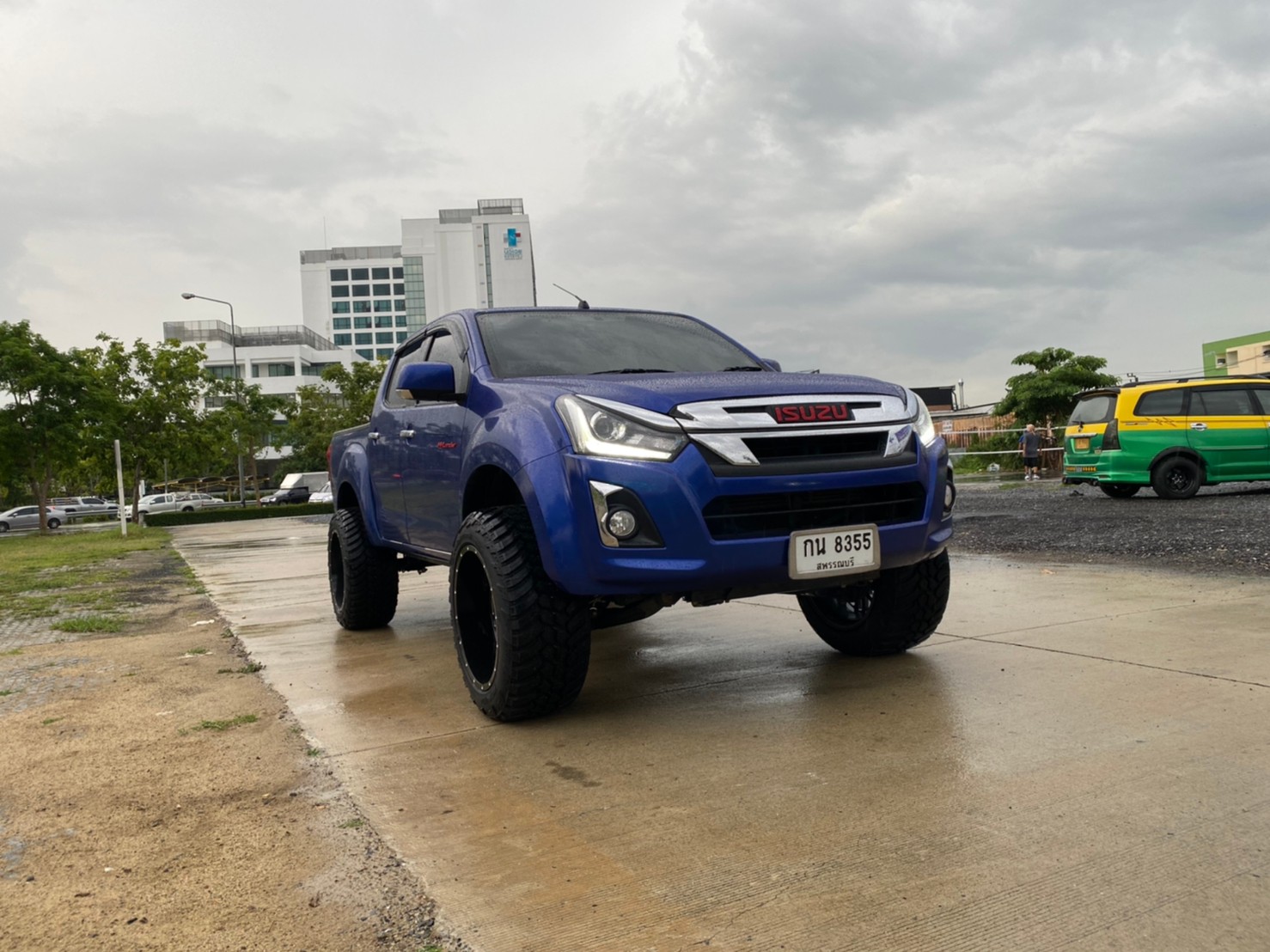 D-MAX มาจากสุพรรณบุรี จัดทรงเมกาที่ STEP9
