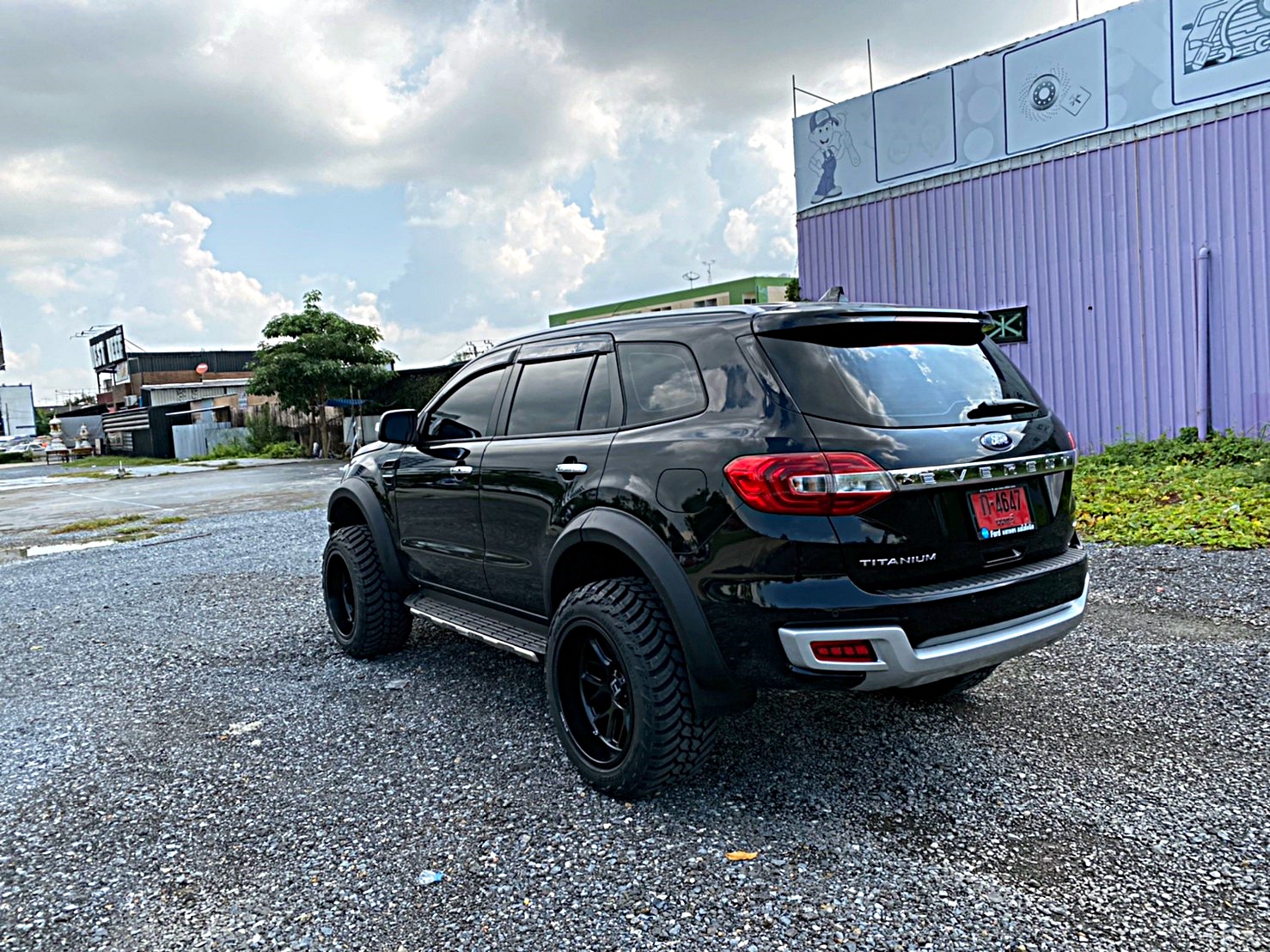 FORD EVEREST ทรงเมกา ล้อ HOSTILE H120 โคตรหล่อ