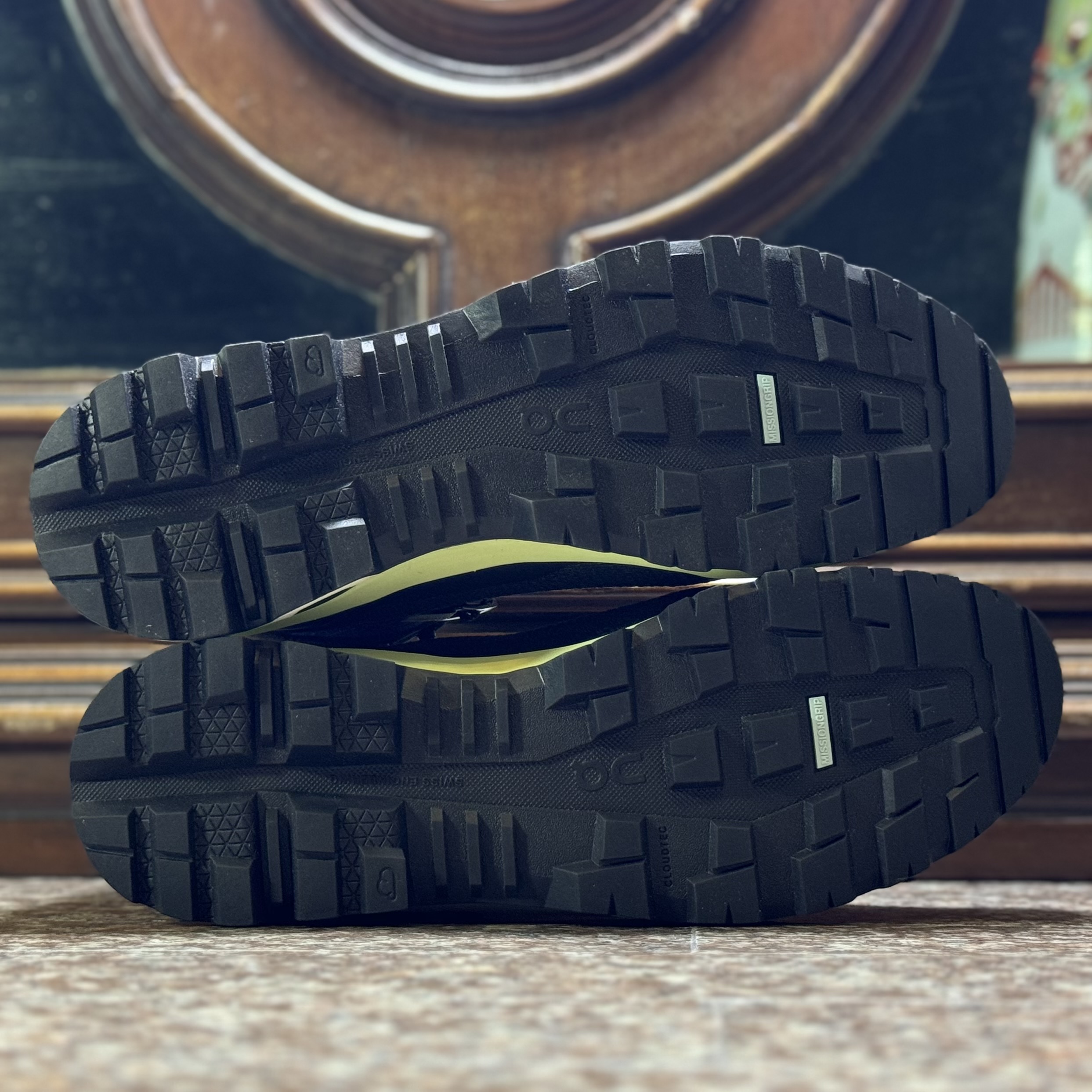 รองเท้าเดินป่า On CloudAlpine Waterproof (M8/8.5/9US)