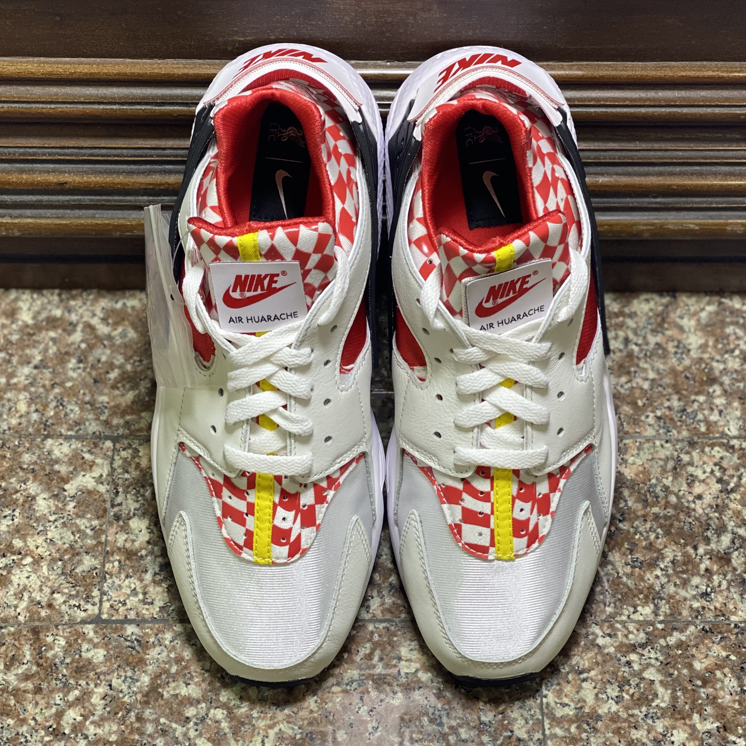 รองเท้า Nike X Liverpool Air Huarache ‘LIMITED’ (M9.5US)