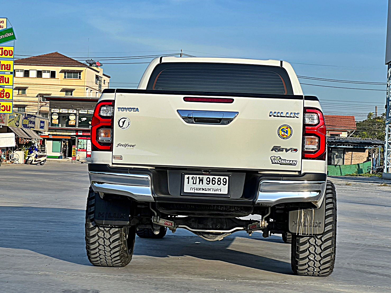 TOYOTA REVO ทรงเมกาที่ STEP9