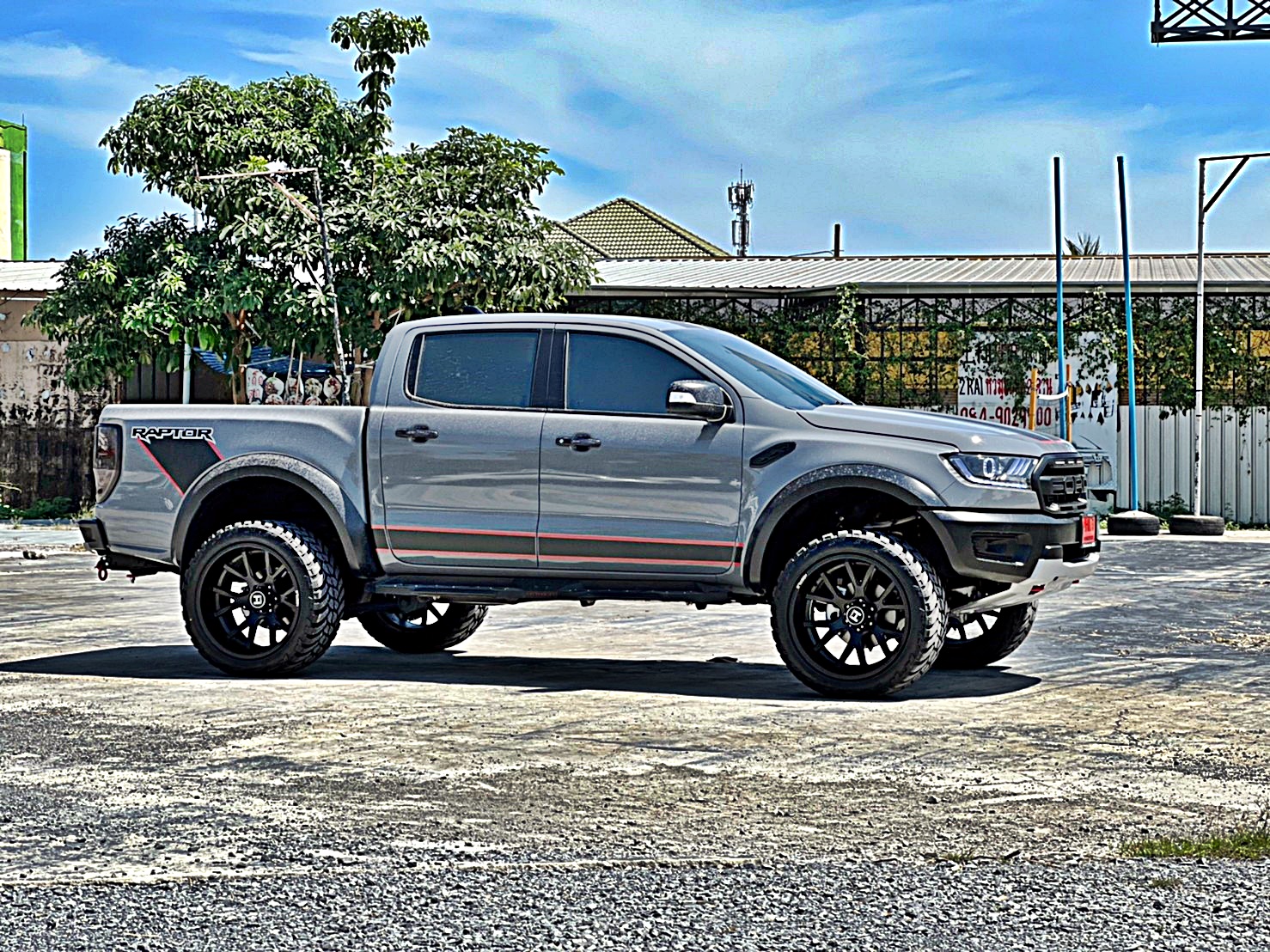 FORD RAPTOR ทรงเมกา่ ล้อ HOSTILE H113