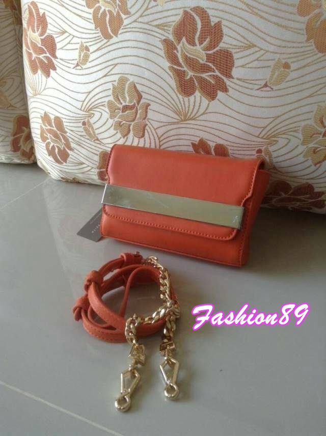 กระเป๋าสะพายข้างใบเล็ก หนังเรียบ