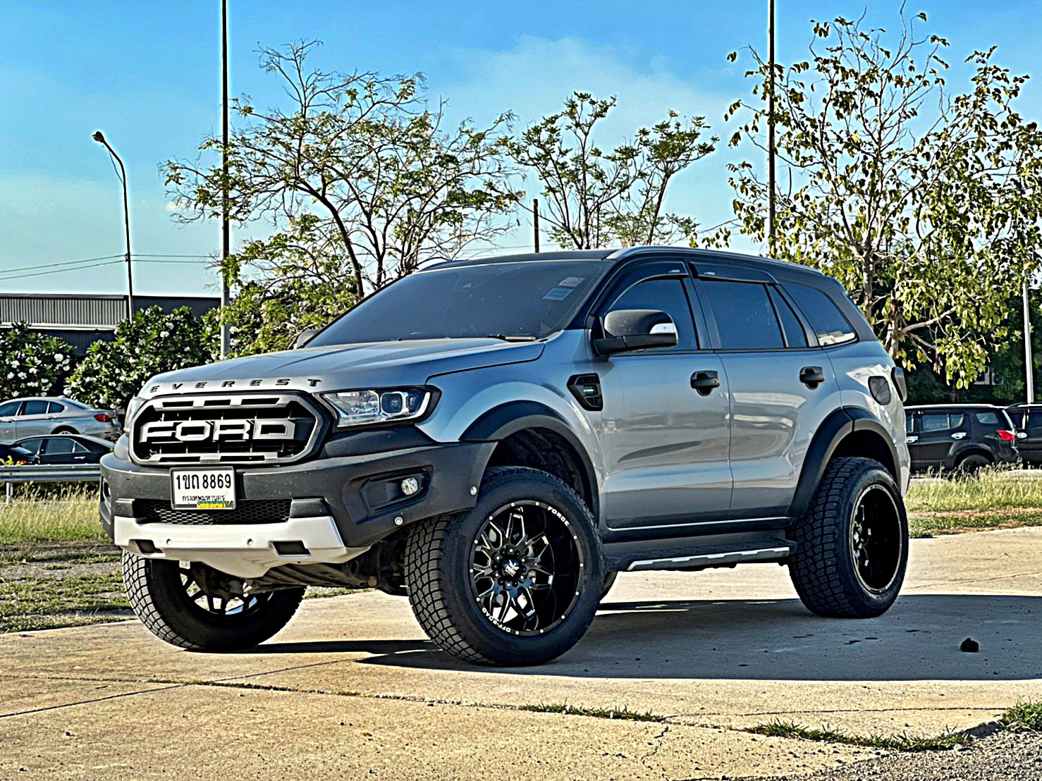 FORD EVEREST ทรงเมกา ล้อ FORCE ที่ STEP9