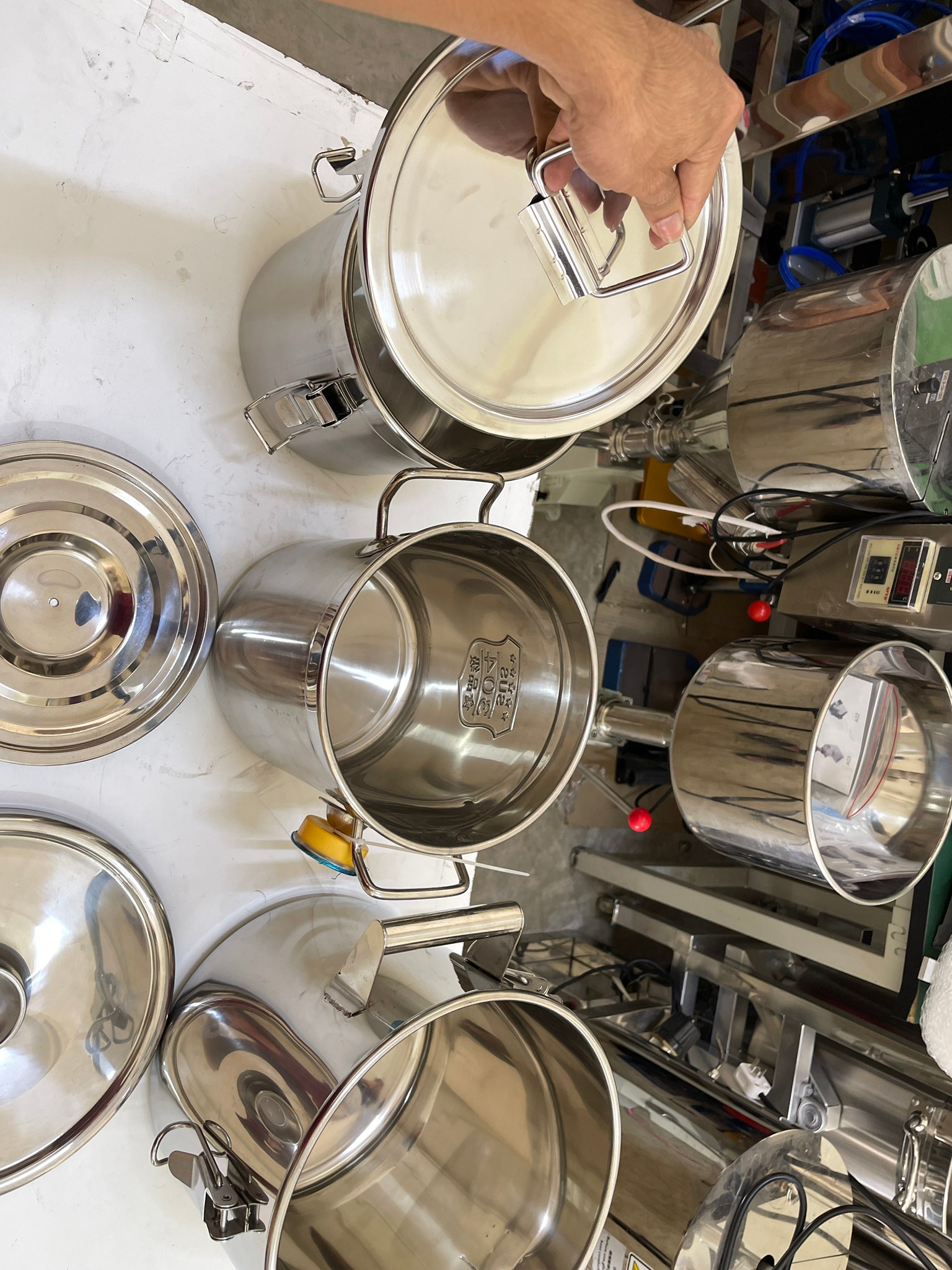 หม้อ-ถังสแตนเลสพร้อมฝาปิดมีหูหิ้ว (หม้อเกรด 304 +ฝาเกรด201)