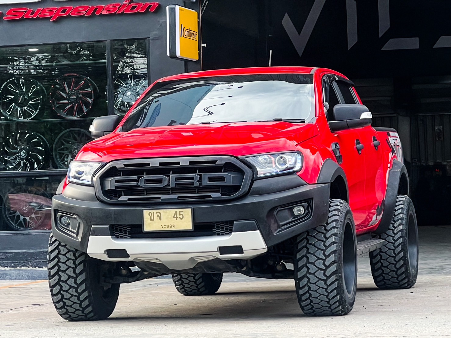 FORD RANGER จองคิวมาจาก ระยอง แต่งรถที่ STEP9