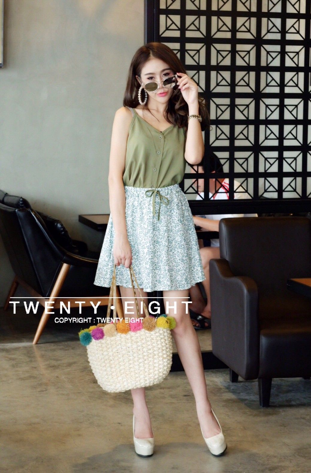 set 2 ชิ้น เสื้อสายเดี่ยวกระดุมหน้า กับ กระโปรงเอวยืดน่ารัก