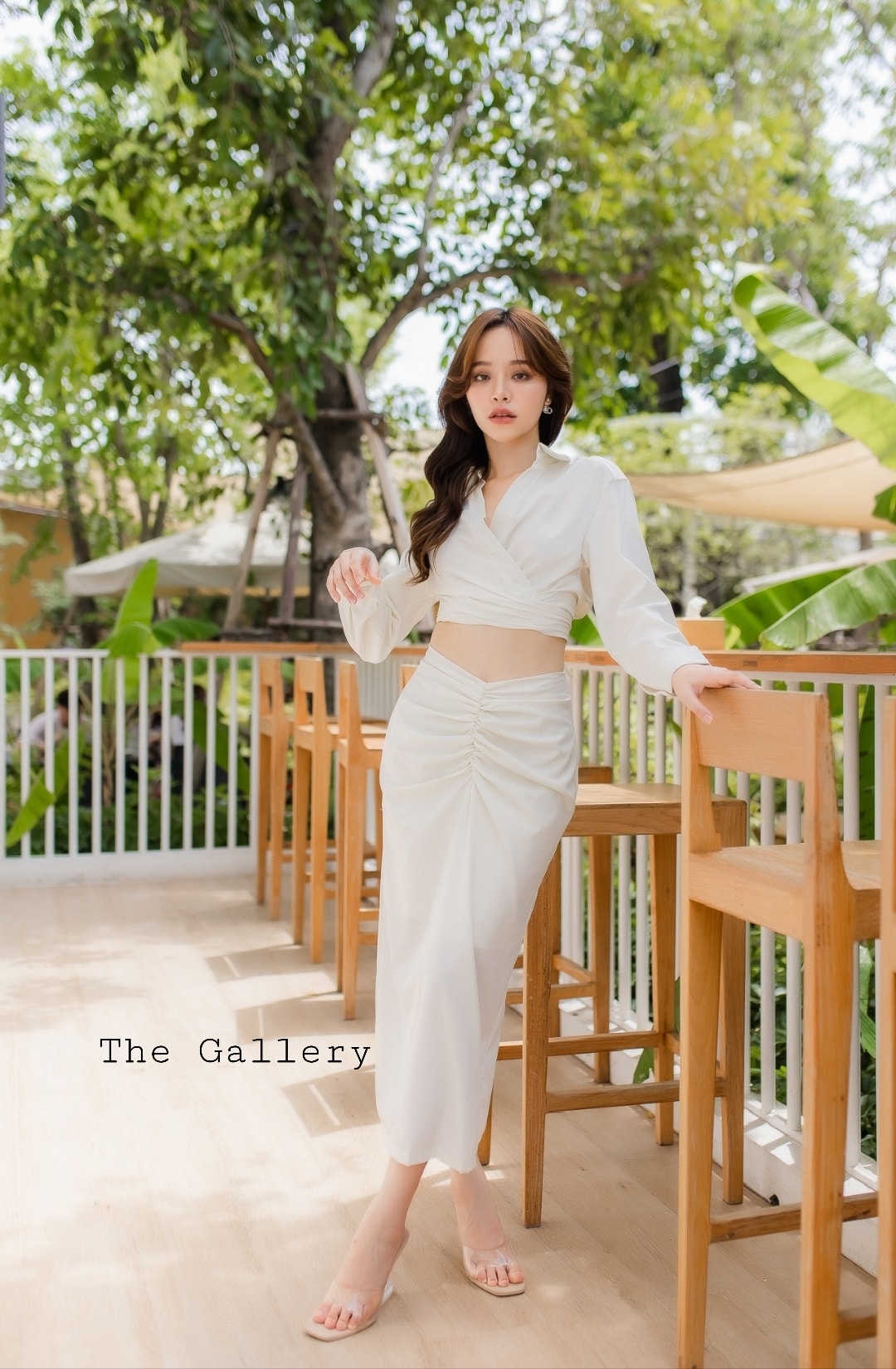 ชุดเซ็ตเสื้อและกระโปรง จะใส่ไปทำงานก็สวยเก๋ จะใส่เดินเล่นชิลล์ๆกับเพื่อนสาวก็คือสวยชิคสุด แนะนำห้ามพลาดเลย
