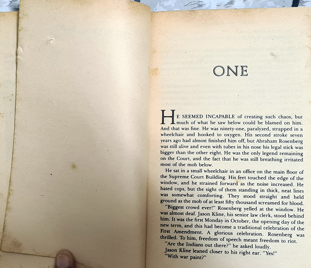 หนังสือ John Grisham ตอน The Pelican Brief ปกอ่อน