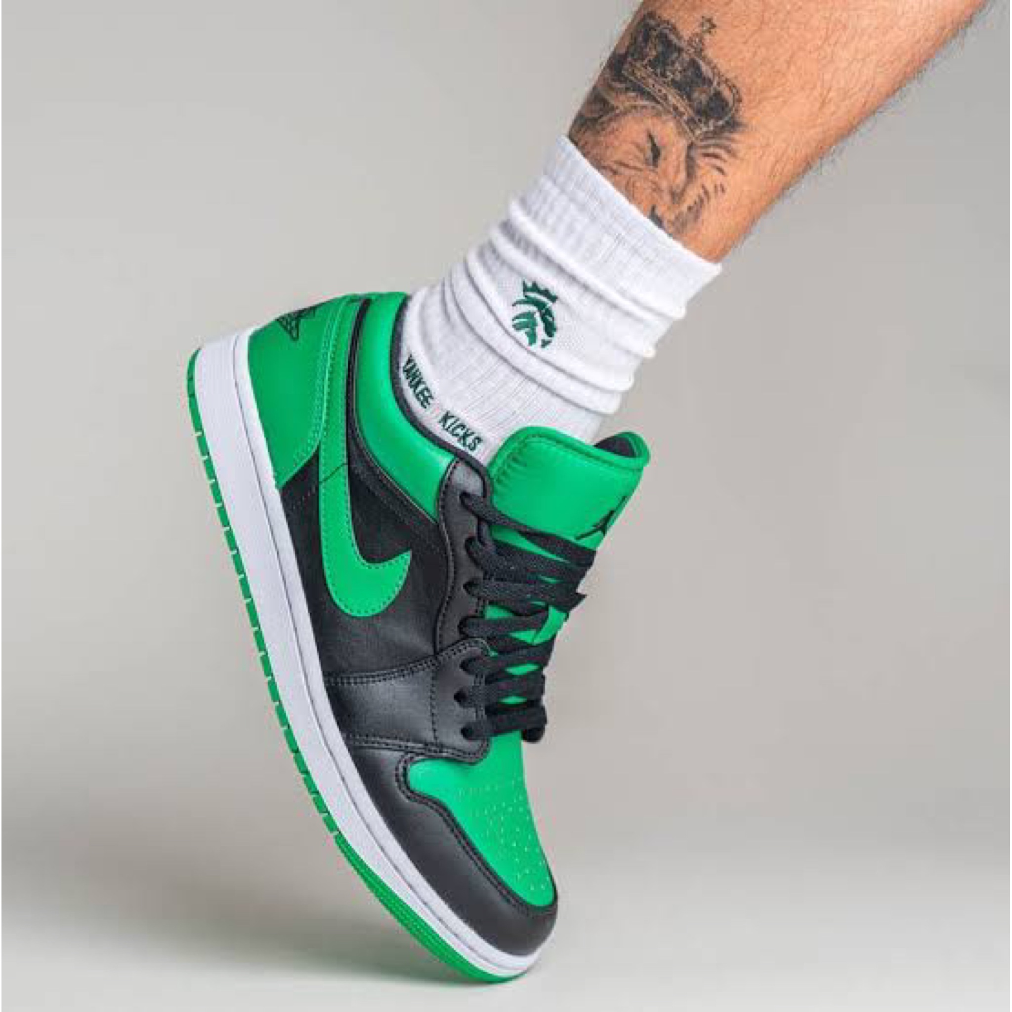 รองเท้า Nike Air Jordan 1 Low ‘Lucky Green’ (M10US)
