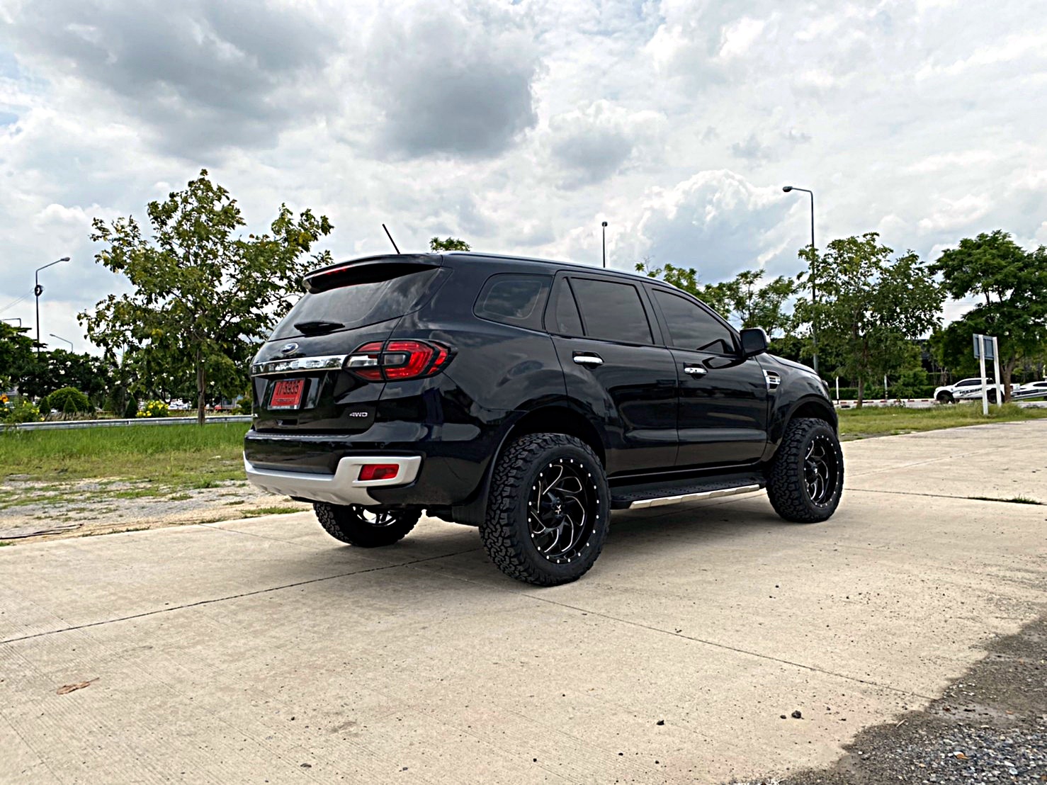 FORD EVEREST ป้ายแดงจัดล้อ20 แบบไม่ยก