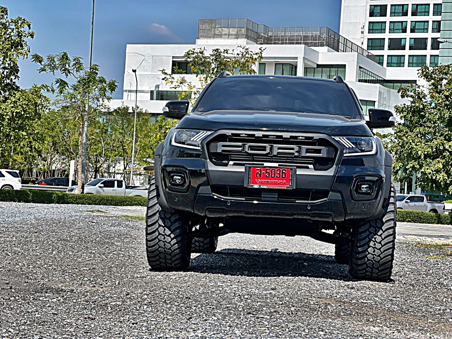 FORD WILDTRAK ชุดแต่งรอบคัน ทรงเมกาที่ STEP9