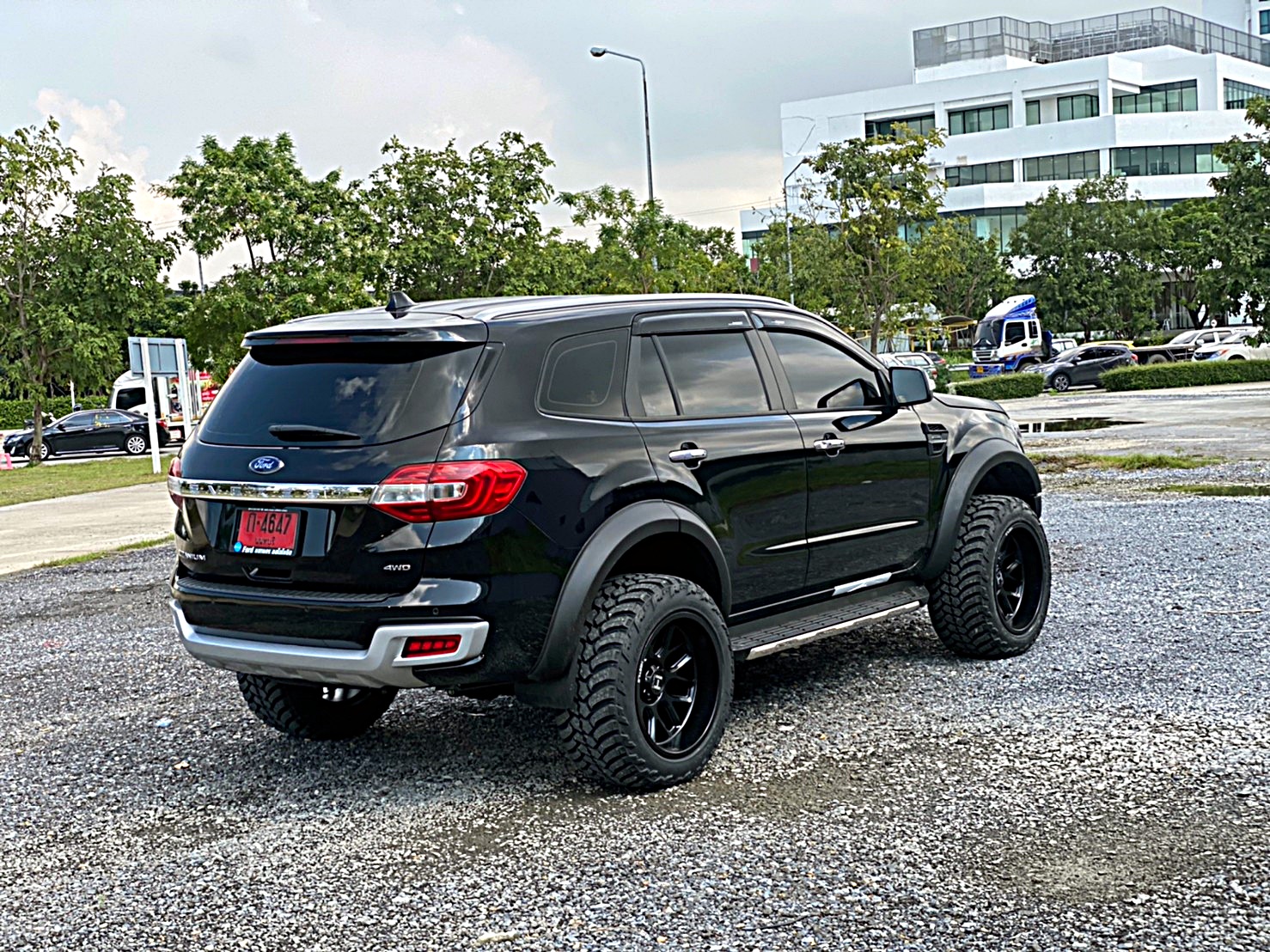 FORD EVEREST ทรงเมกา ล้อ HOSTILE H120 โคตรหล่อ