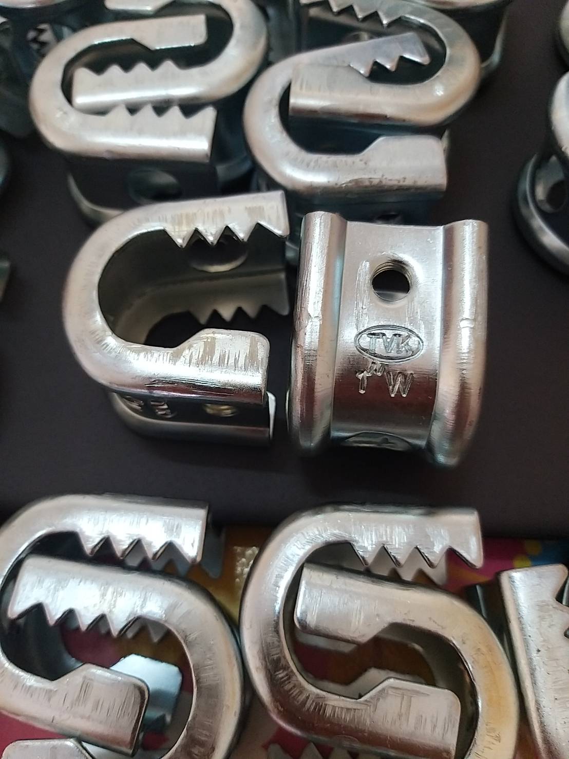 แคล้มฟันจระเข้ EMT (beam clamp) 5 -20mm.1W ขนาดไซร์ใหญ่ สำหรับท่อเหล็กหนา ใหญ่ แคล้มจระเข้ลึก