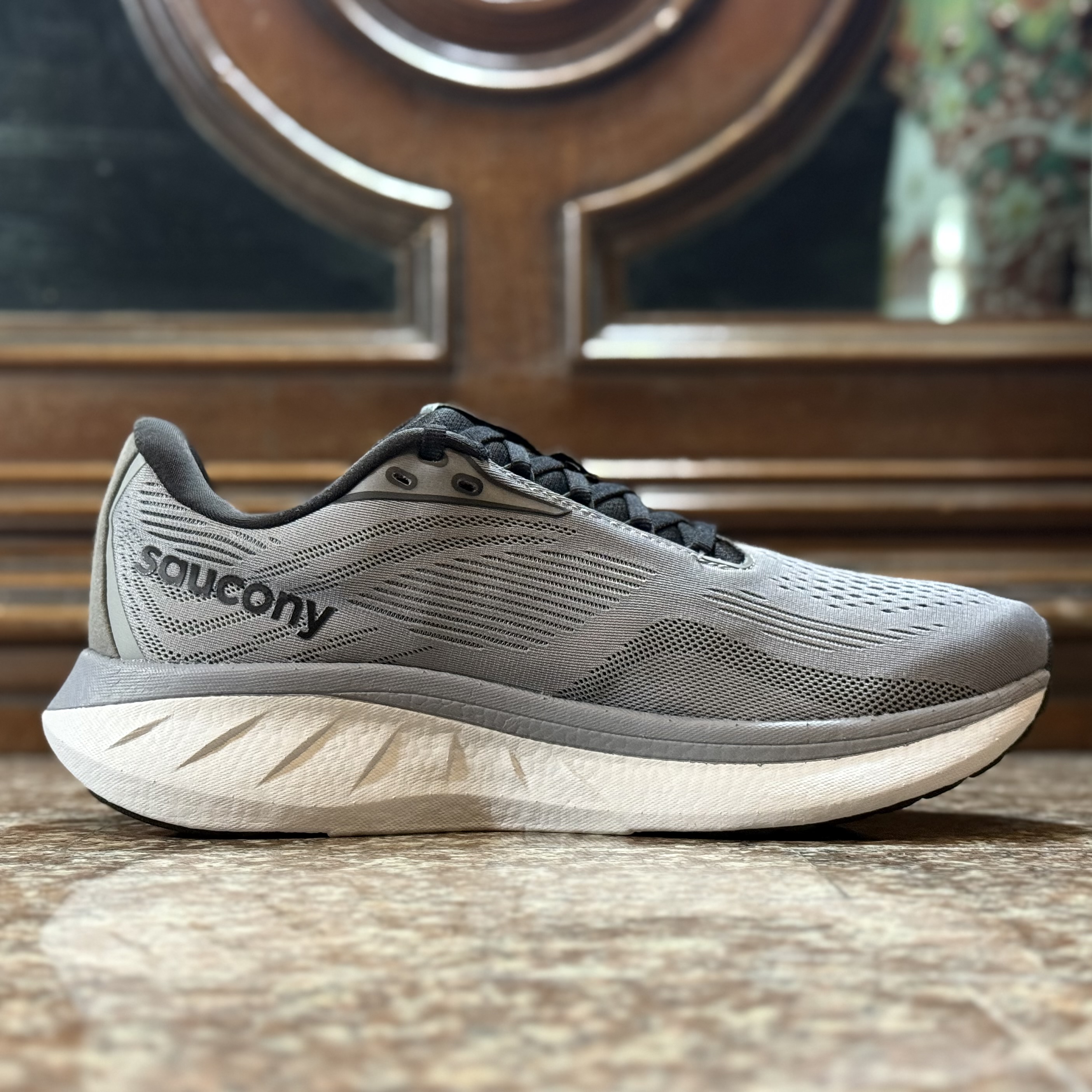 รองเท้าวิ่ง Saucony Ride 18 ‘GREY’ #มือ2 (M9US)