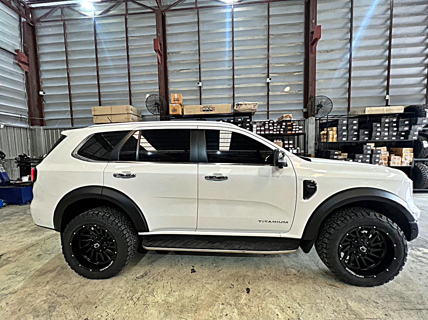 FORD EVEREST NEXTGEN แต่งวทรงเมกาที่ STEP9