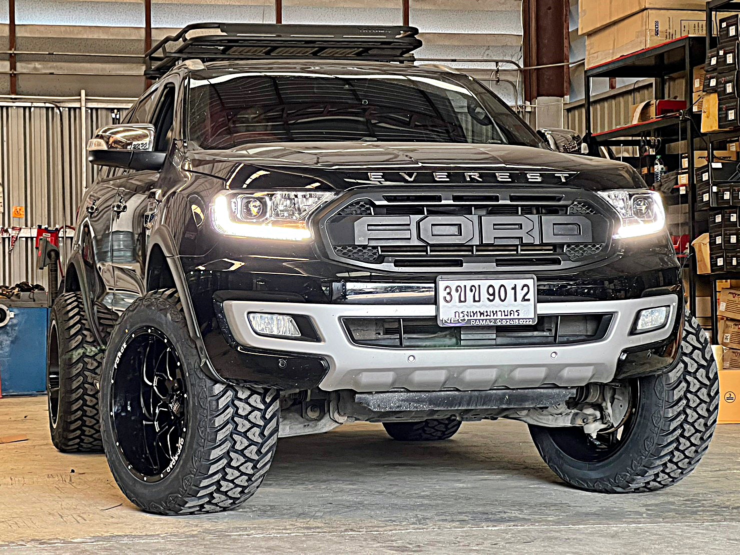 FORD EVEREST แต่งทรงเมกาที่ STEP9