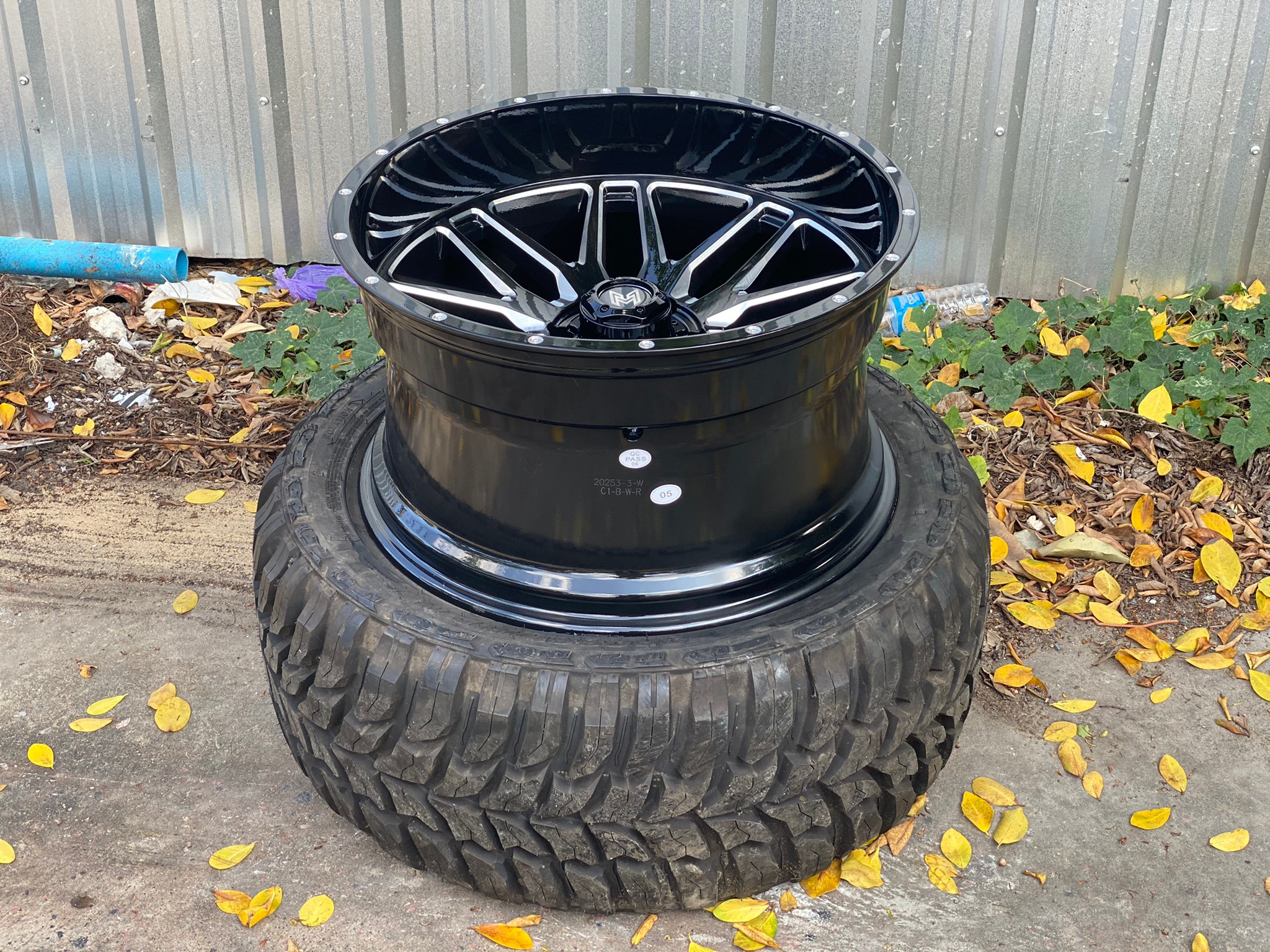 MAGNETIC 22x12 ET-44 CROSSWIND MT 33/12.5R22