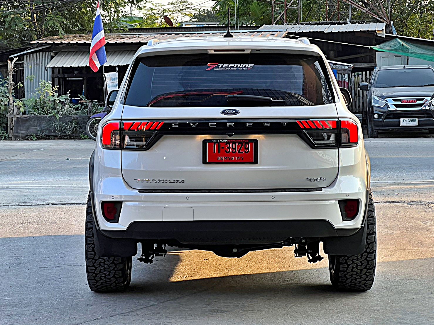 FORD EVEREST NEXTGEN แต่งวทรงเมกาที่ STEP9