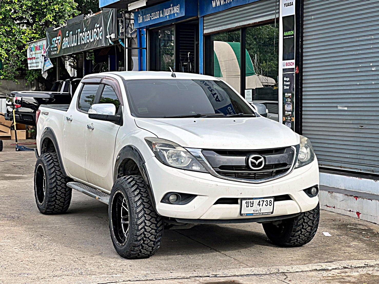 ตัวอย่างการแต่งรถแนวเมกา สำหรับ MAZDA