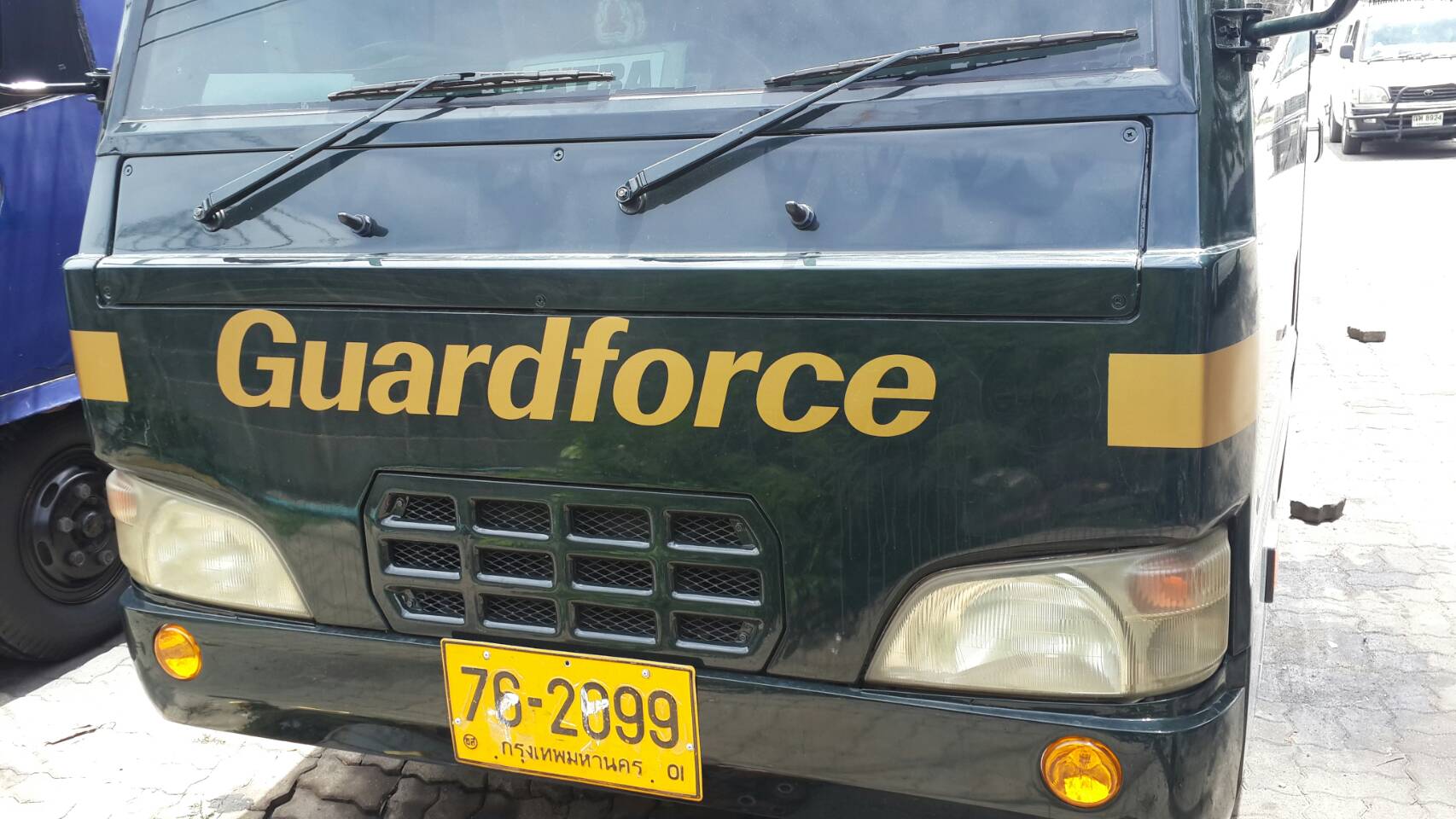 สติกเกอร์ติดรถ