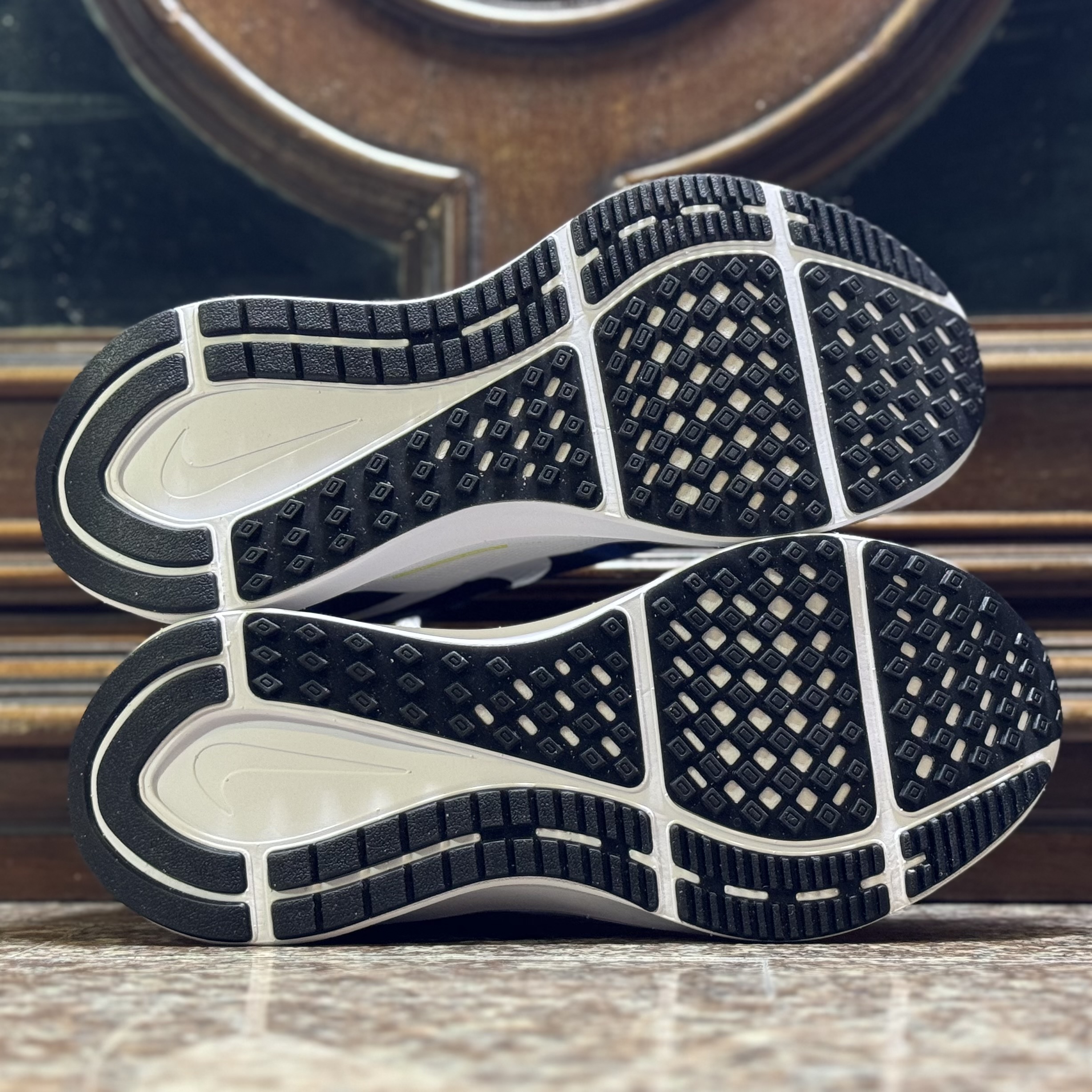 รองเท้าวิ่ง Nike Air Zoom Structure 25 (M7.5US)