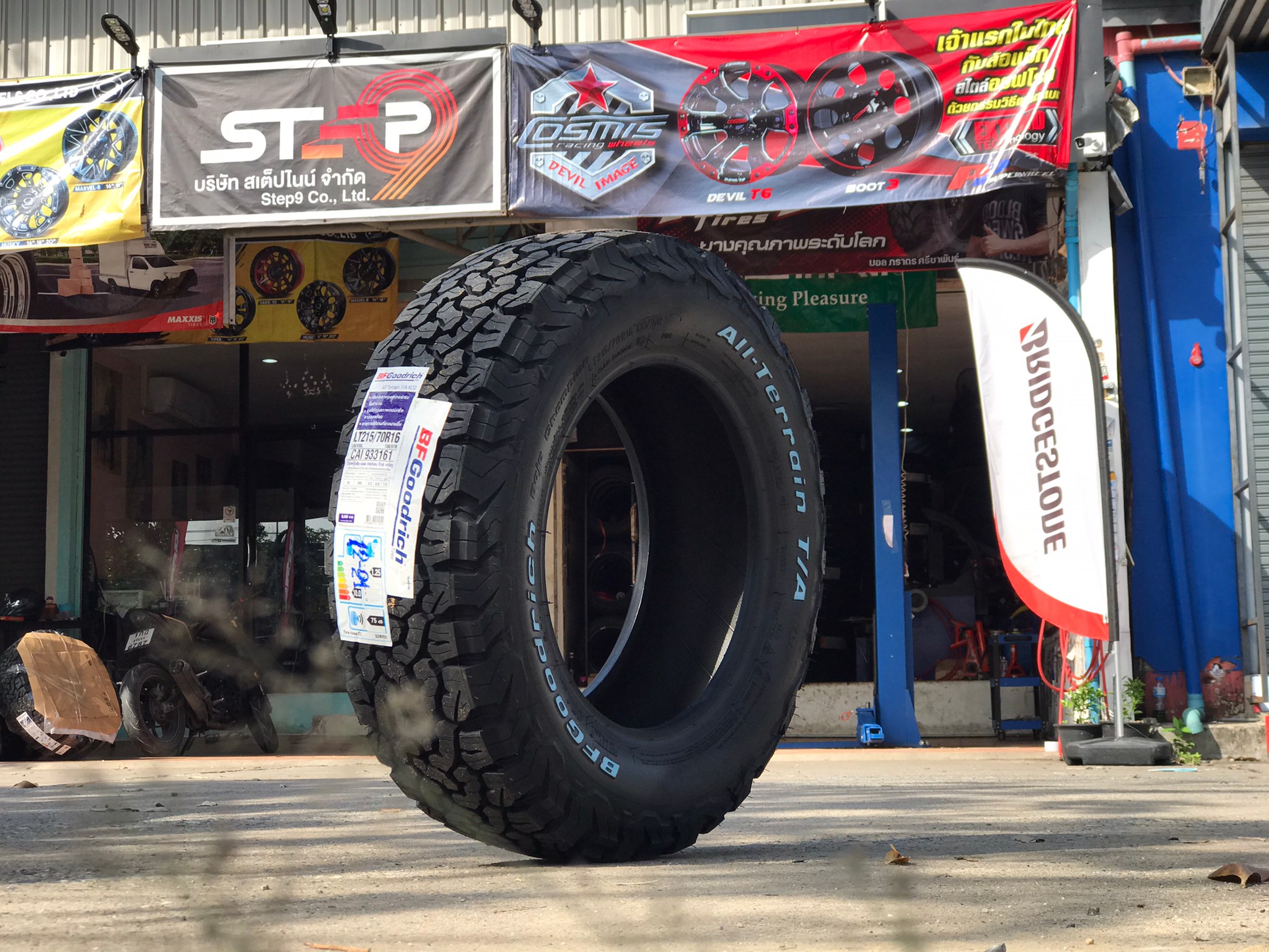 BF GOODRICH KO2 215/70-16 ถูกสุดที่ STEP9