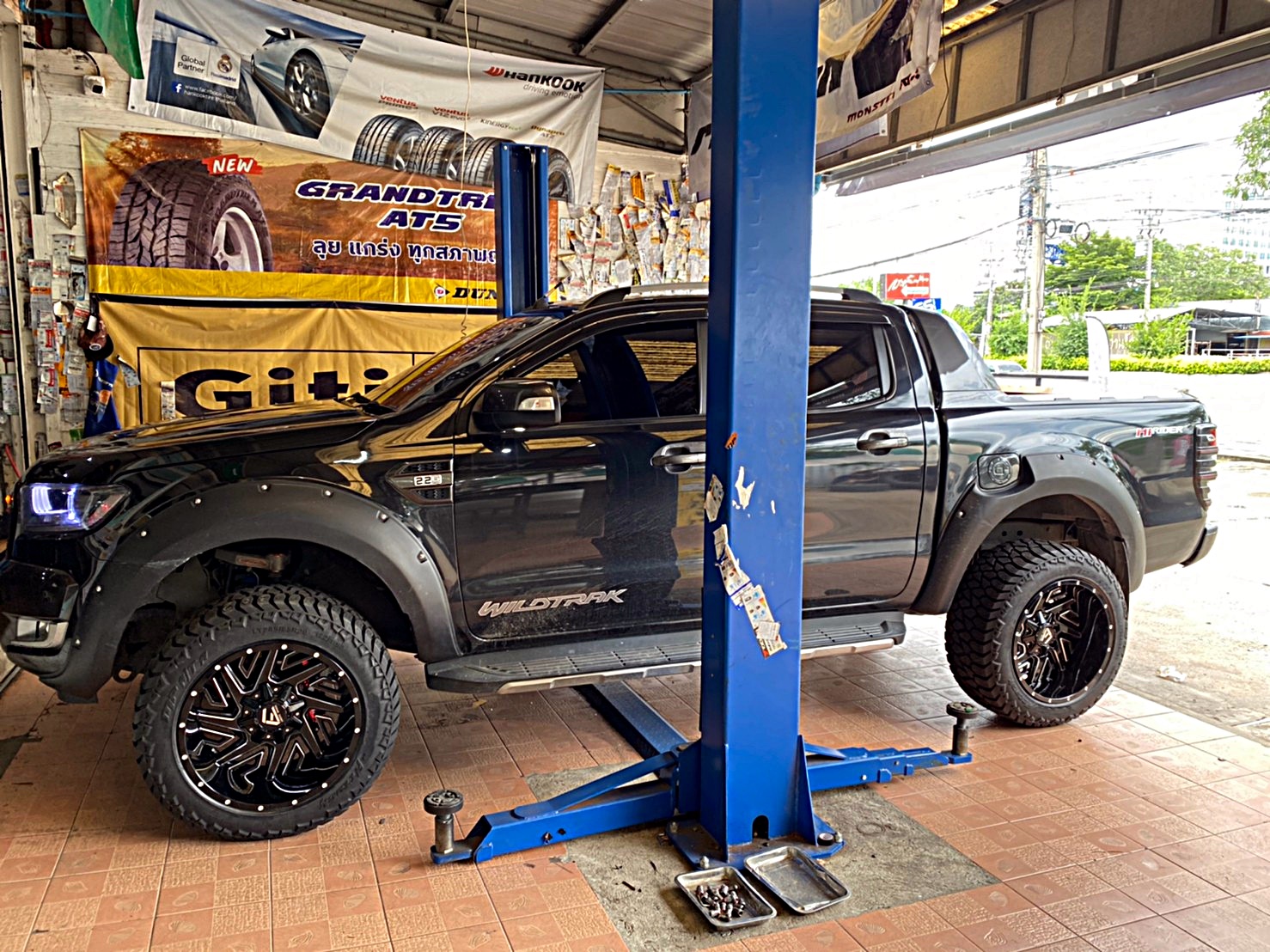 FORD WILDTRAK จัดทรงเมกาที่ STEP9