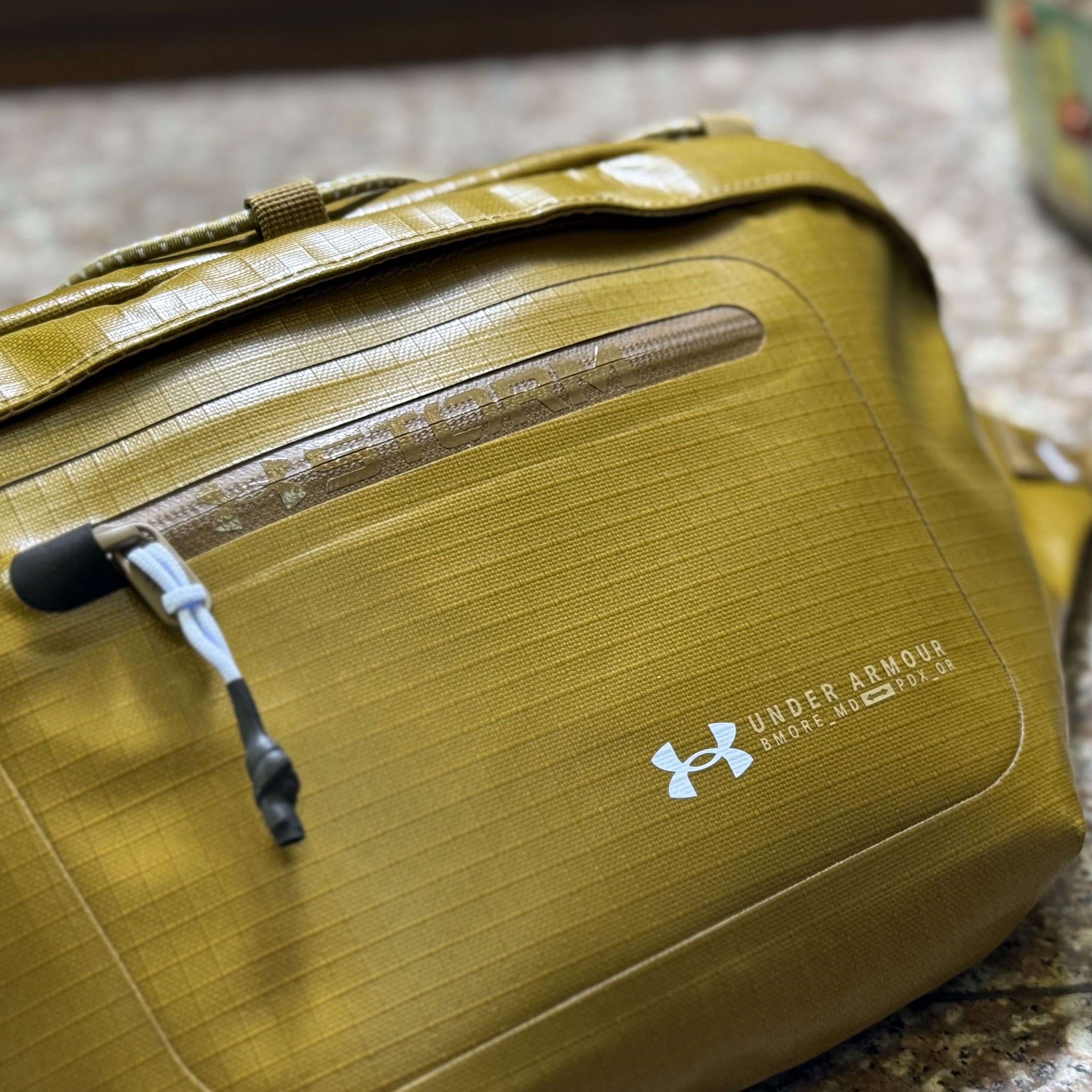 กระเป๋า Under Armour Summit Waist Bag ‘Coyote/Camel’