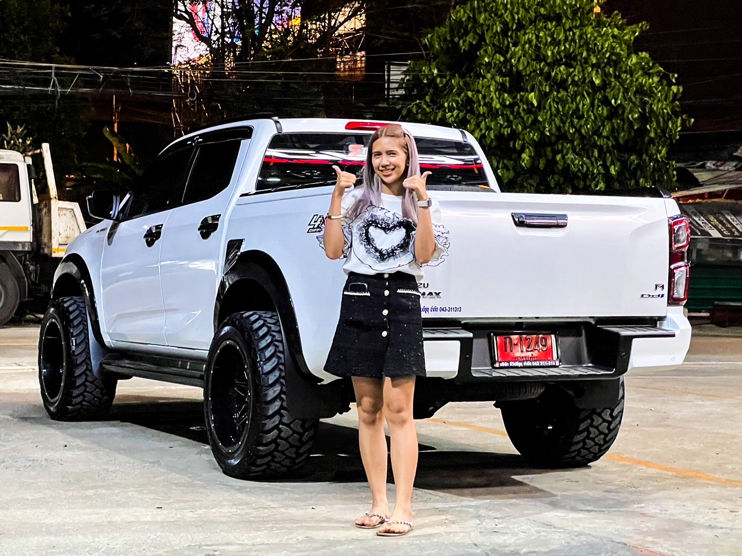 D-MAX ทรงเมกา จองคิวมาจากระยอง