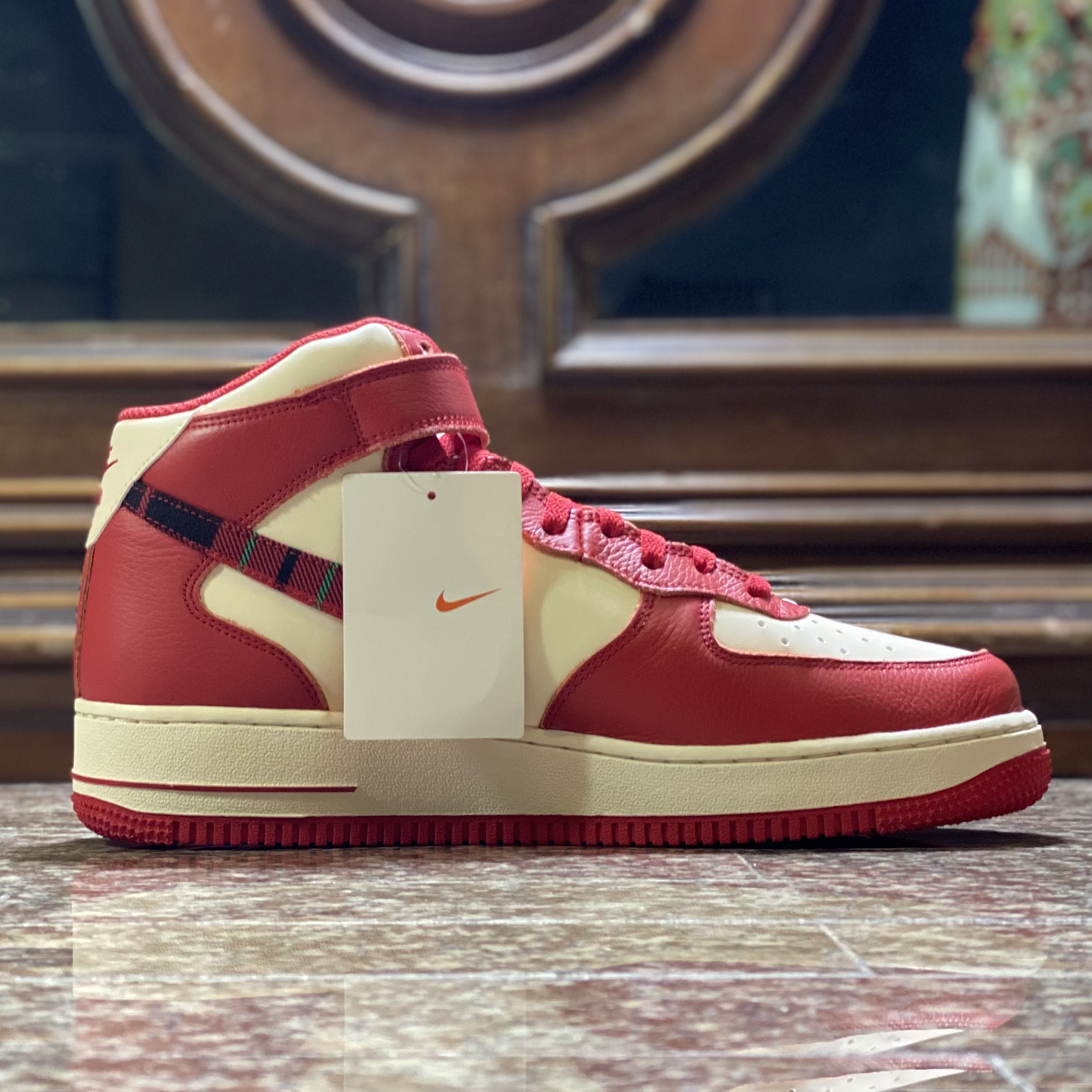 รองเท้า Nike Air Force 1 Mid ‘07 LX ‘Red Plaid’ (M10.5US)