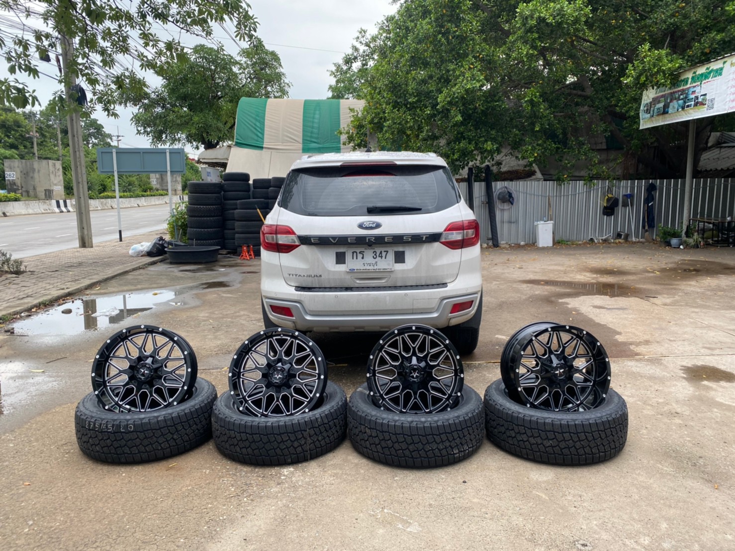 FORD EVEREST แบบไม่ยก