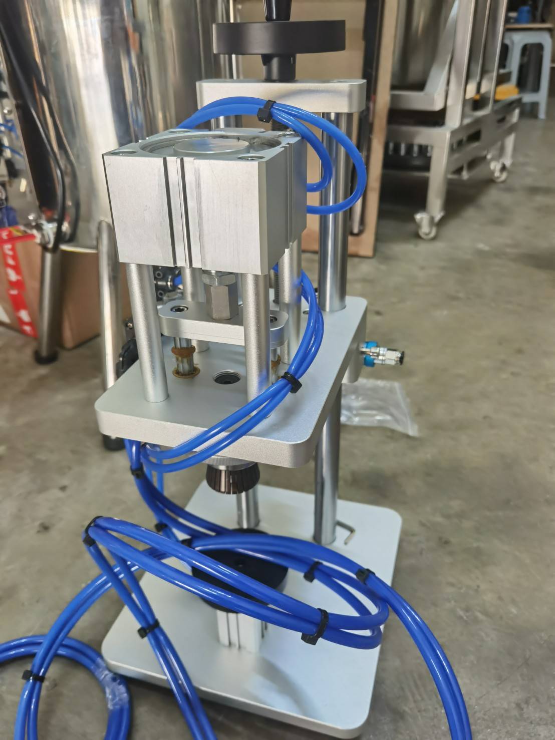 🌈15920 เครื่องหนีบปิดขอบฝาขวดน้ำหอม กึ่งอัตโนมัติ สะดวกไม่ต้องออกแรง รุ่น CYT-01