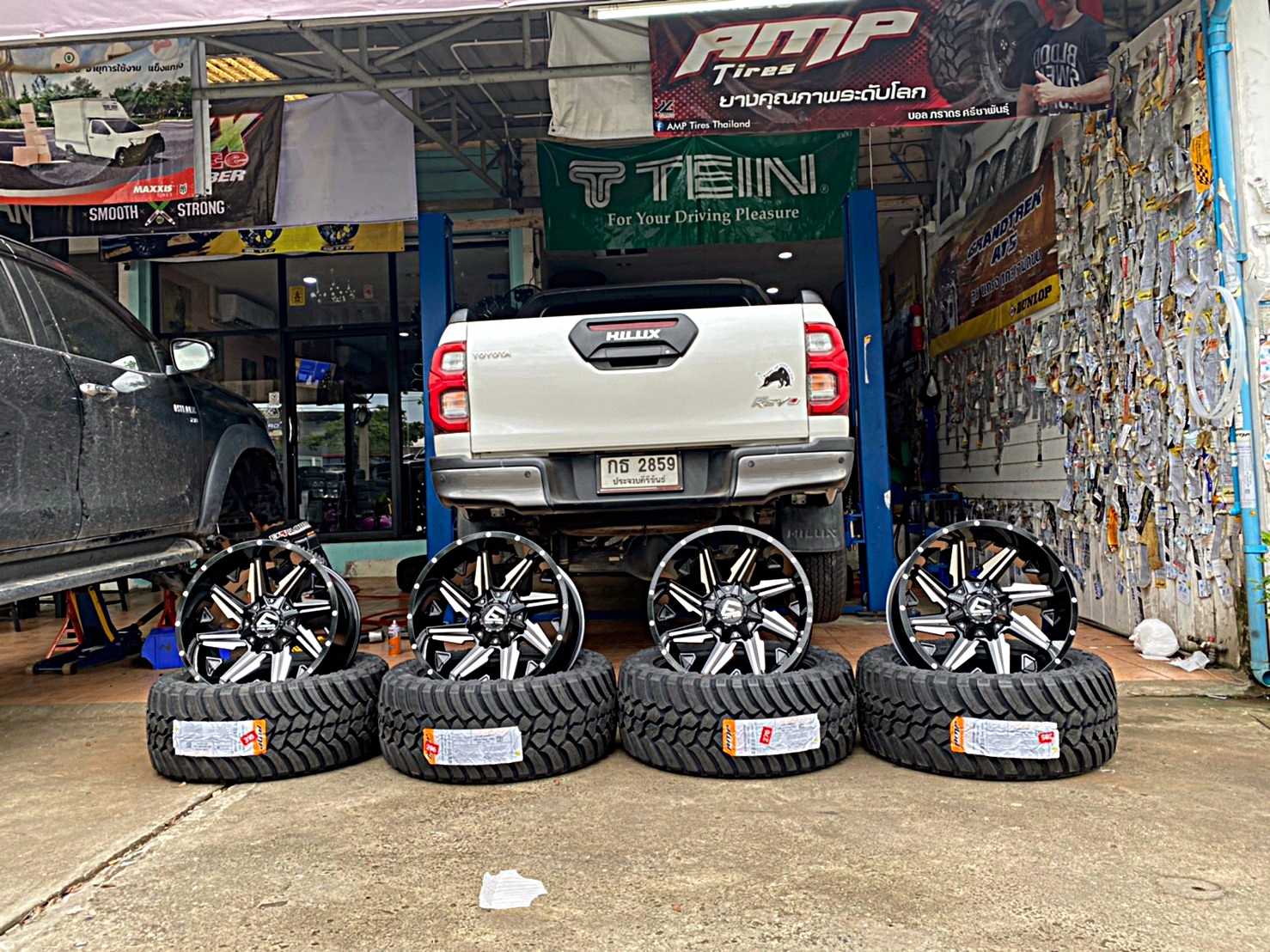 TOYOTA REVO ทรงเมกา