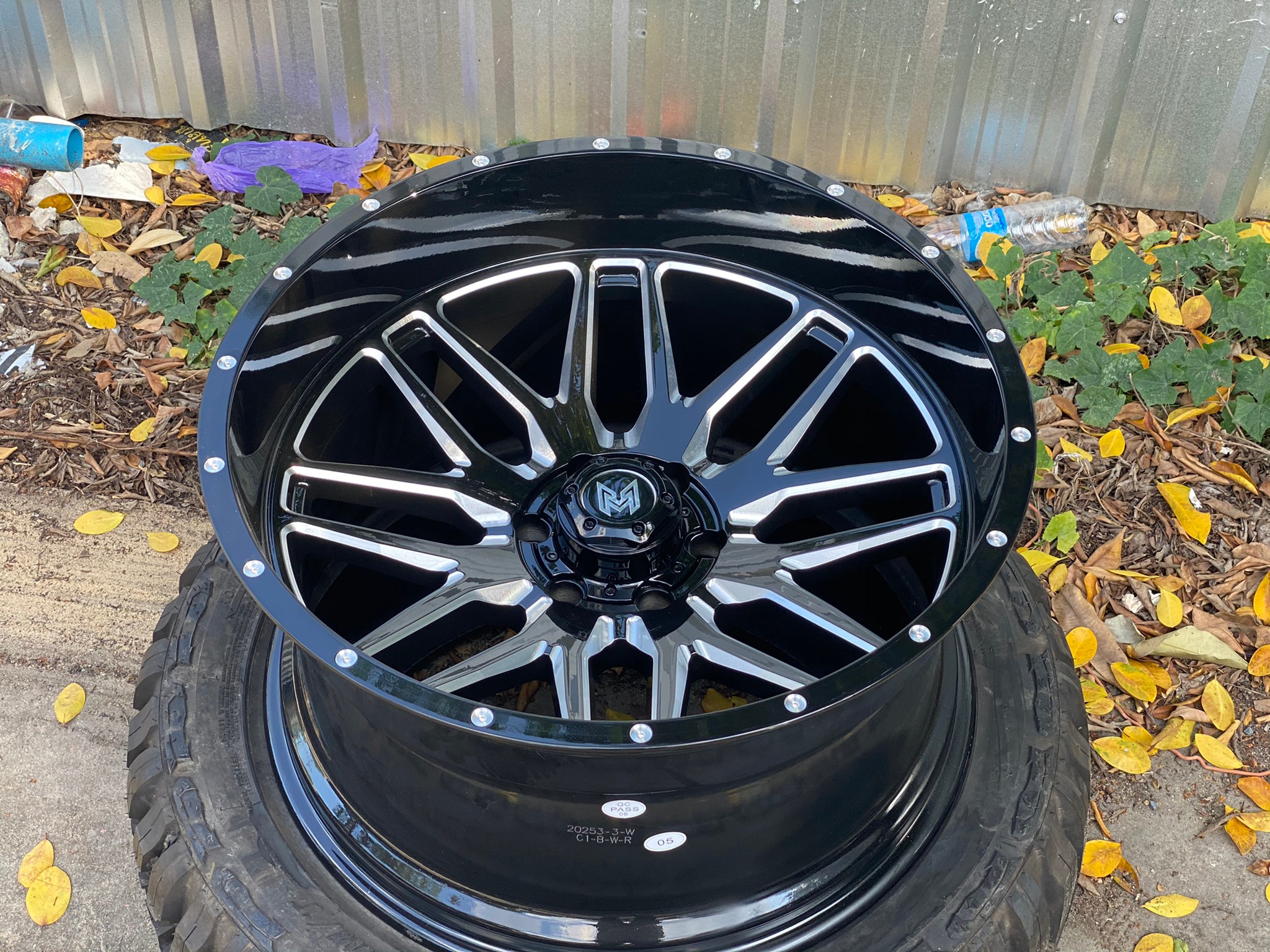 MAGNETIC 22x12 ET-44 CROSSWIND MT 33/12.5R22