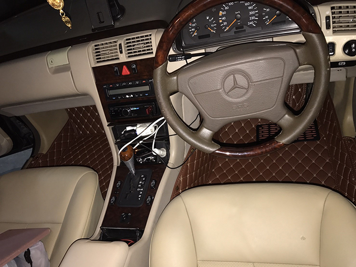 พรมปูพื้นรถยนต์ BENZ E230 W210 ปี1995-03 พรม6D สีน้ำตาลเข้ม เข้ารูป เต็มคัน 3ชิ้น