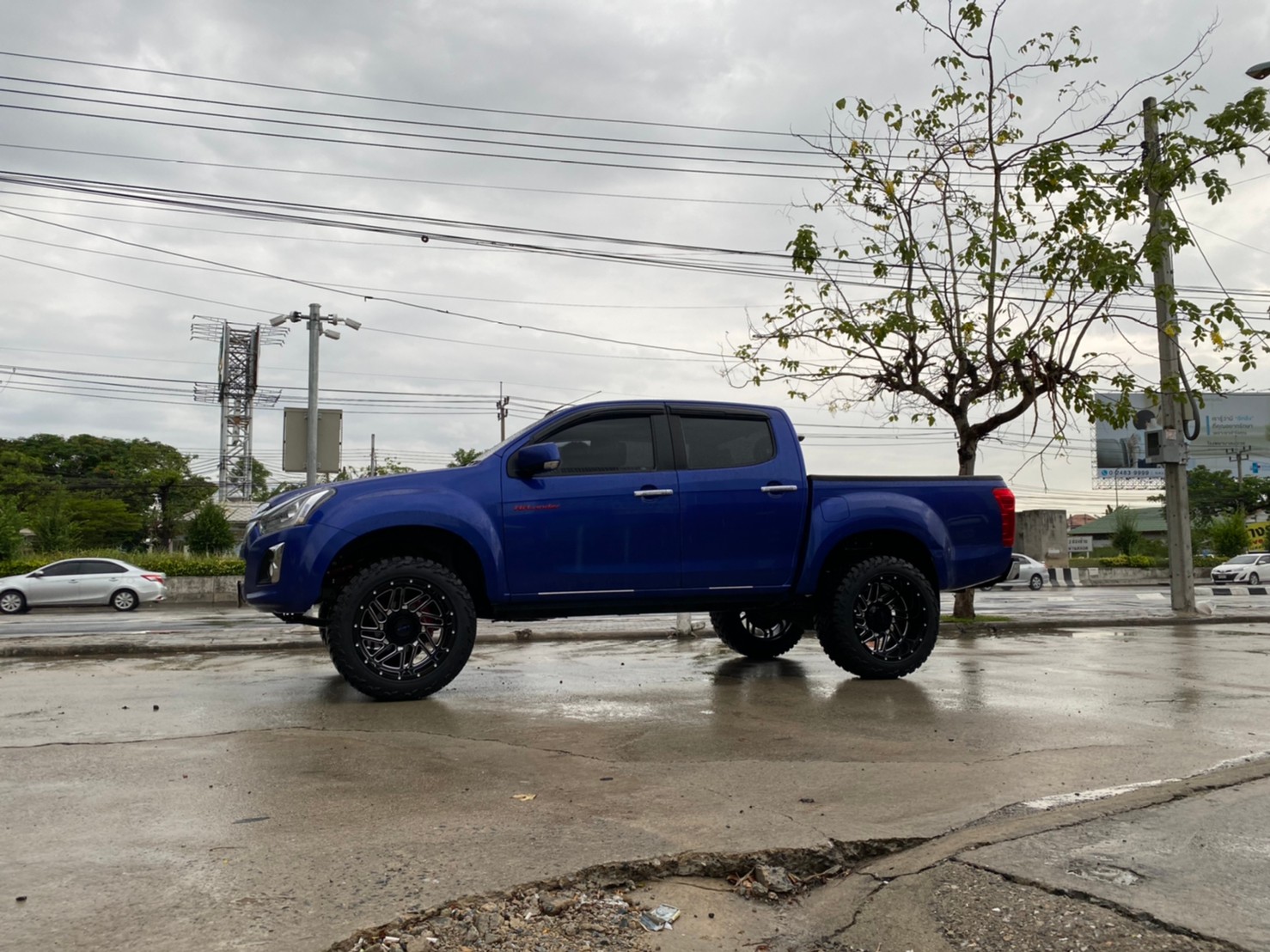 D-MAX มาจากสุพรรณบุรี จัดทรงเมกาที่ STEP9