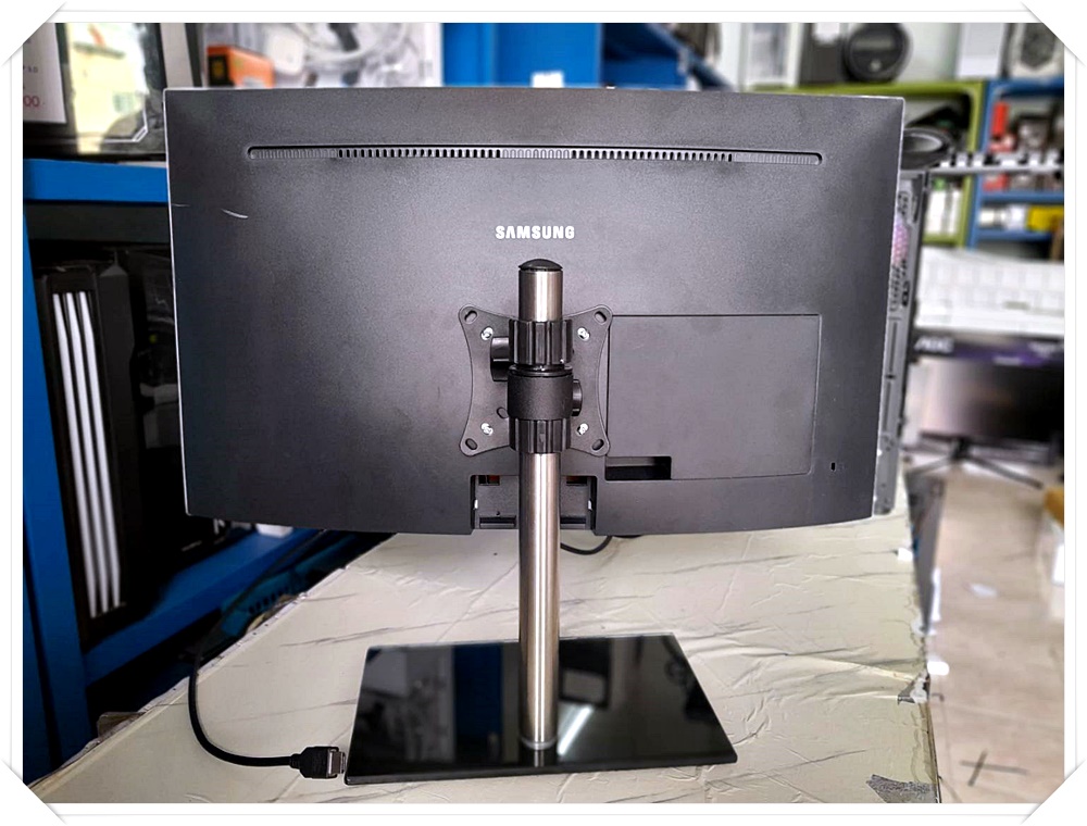 (* มือ 2) จอคอมพิวเตอร์ MONITOR SAMSUNG 27 นิ้ว VA 144Hz 2K CURVE