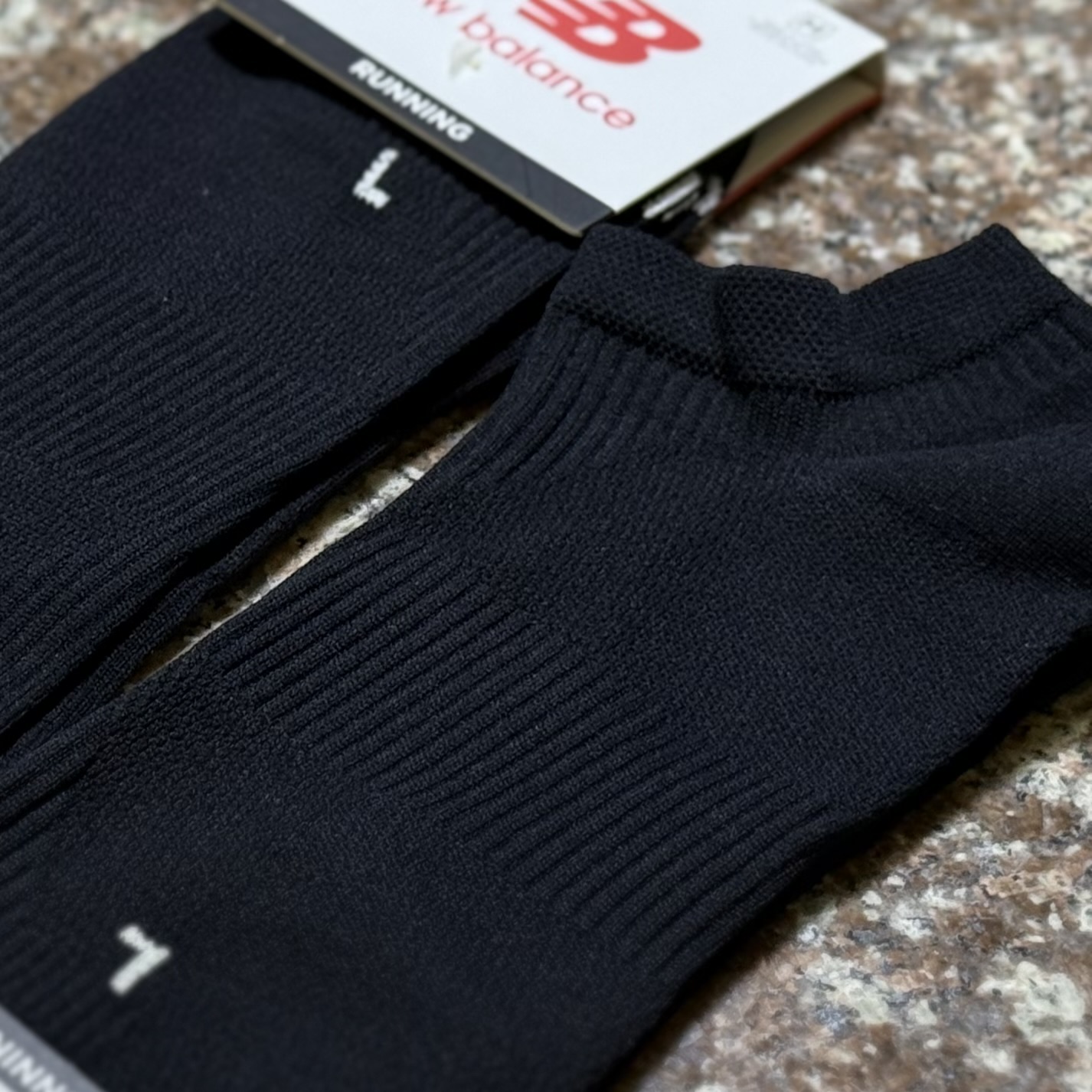 ถุงเท้าวิ่ง New Balance Flat Running Socks ‘BLACK’ (M,L)