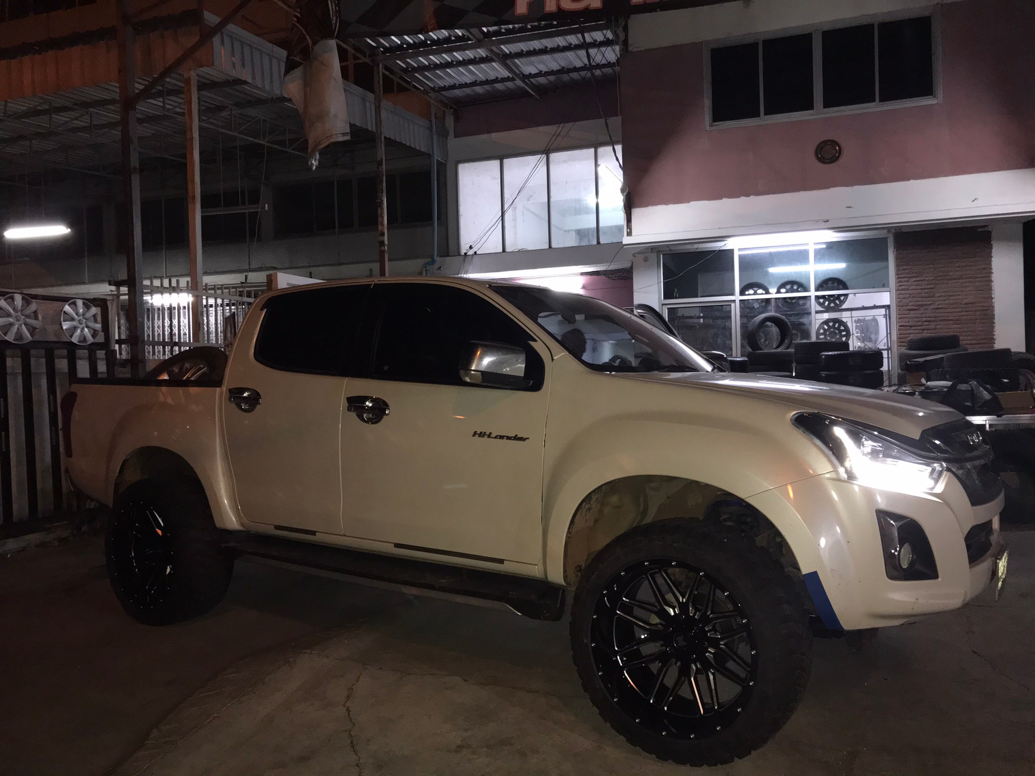 MAGNETIC 22x12 ET-44 CROSSWIND MT 33/12.5R22