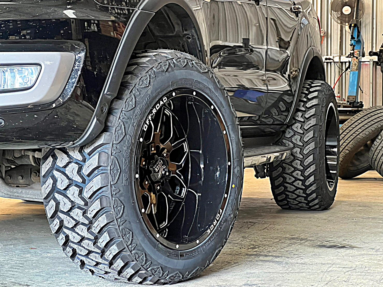 FORD EVEREST แต่งทรงเมกาที่ STEP9