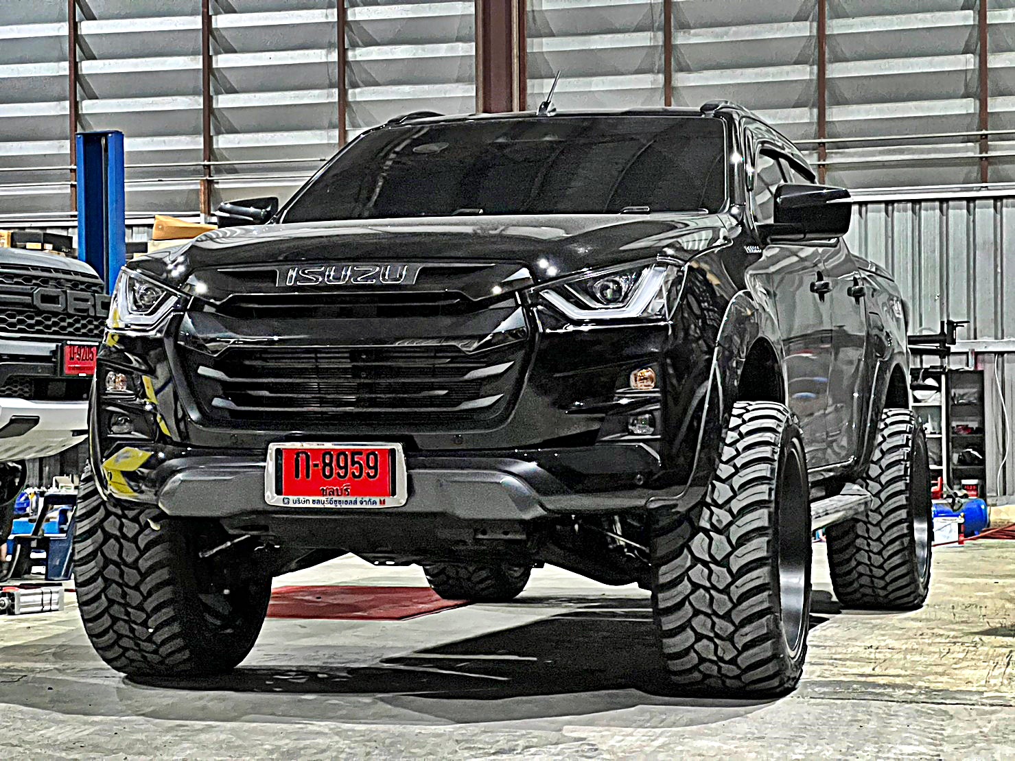 D-MAX ทรงเมกา จัดล้อแท้ HOSTILE ที่ STEP9