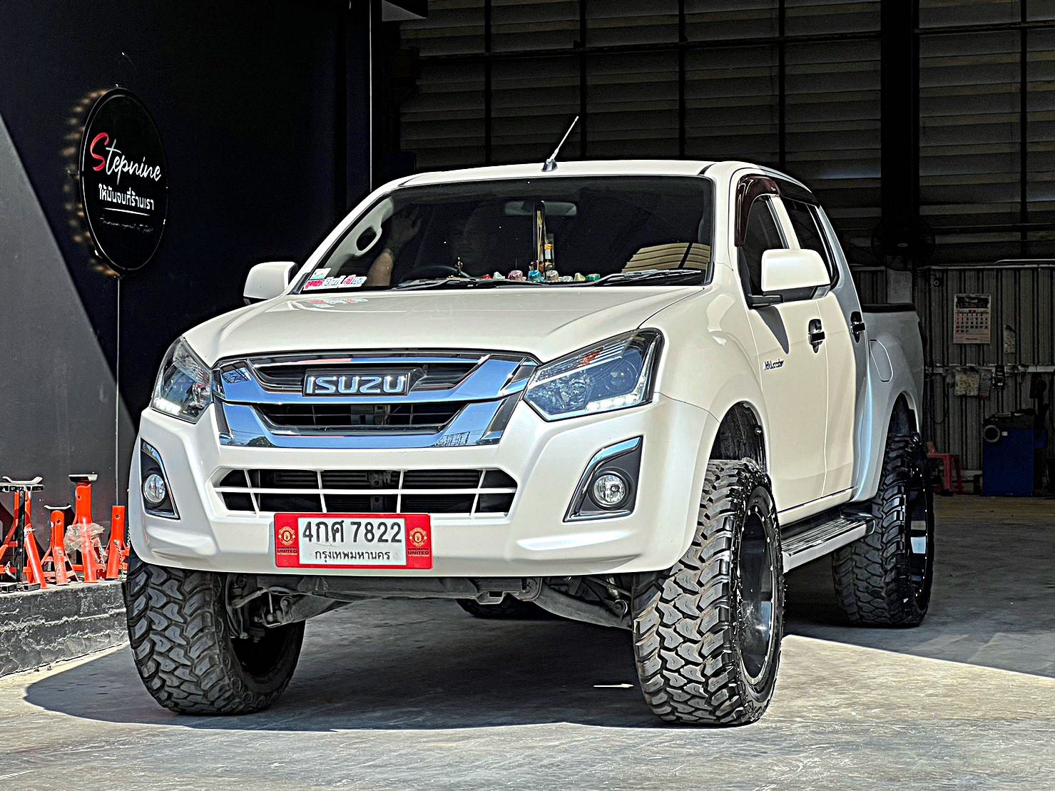 D-MAX แต่งทรงเมกาที่ STEP9