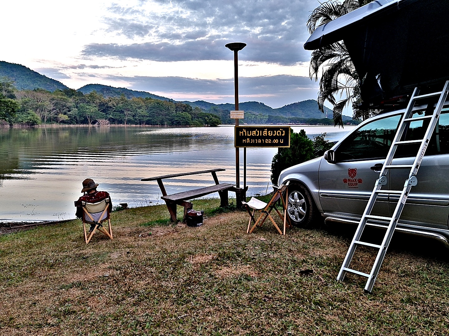 WILDLAND Pathfinder Pro II - MaxX Equip เต็นท์หลังคารถ ประเภทหลังคาแข็ง