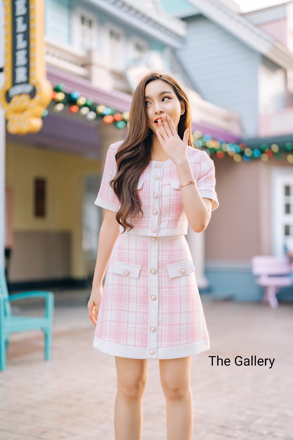เซ็ตเสื้อและกระโปรงที่สาวๆต้องมีเลยค่ะ!! เนื้อผ้าทวีตสไตล์ชาแนลสุดหรูหรา ที่สวมใส่ได้หลากหลายโอกาส หรือจะแมตซ์ชุดไปทำงาน /ไปเที่ยวต่างประเทศก็ครีเอตลุคสวยสาวๆที่อยากได้ลุคเท่และดูดีไปพร้อมกันห้ามพลาดเลย