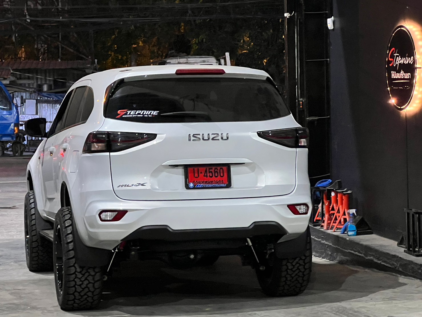 ISUZU MU-X แต่งทรงเมกาที่ STEP9