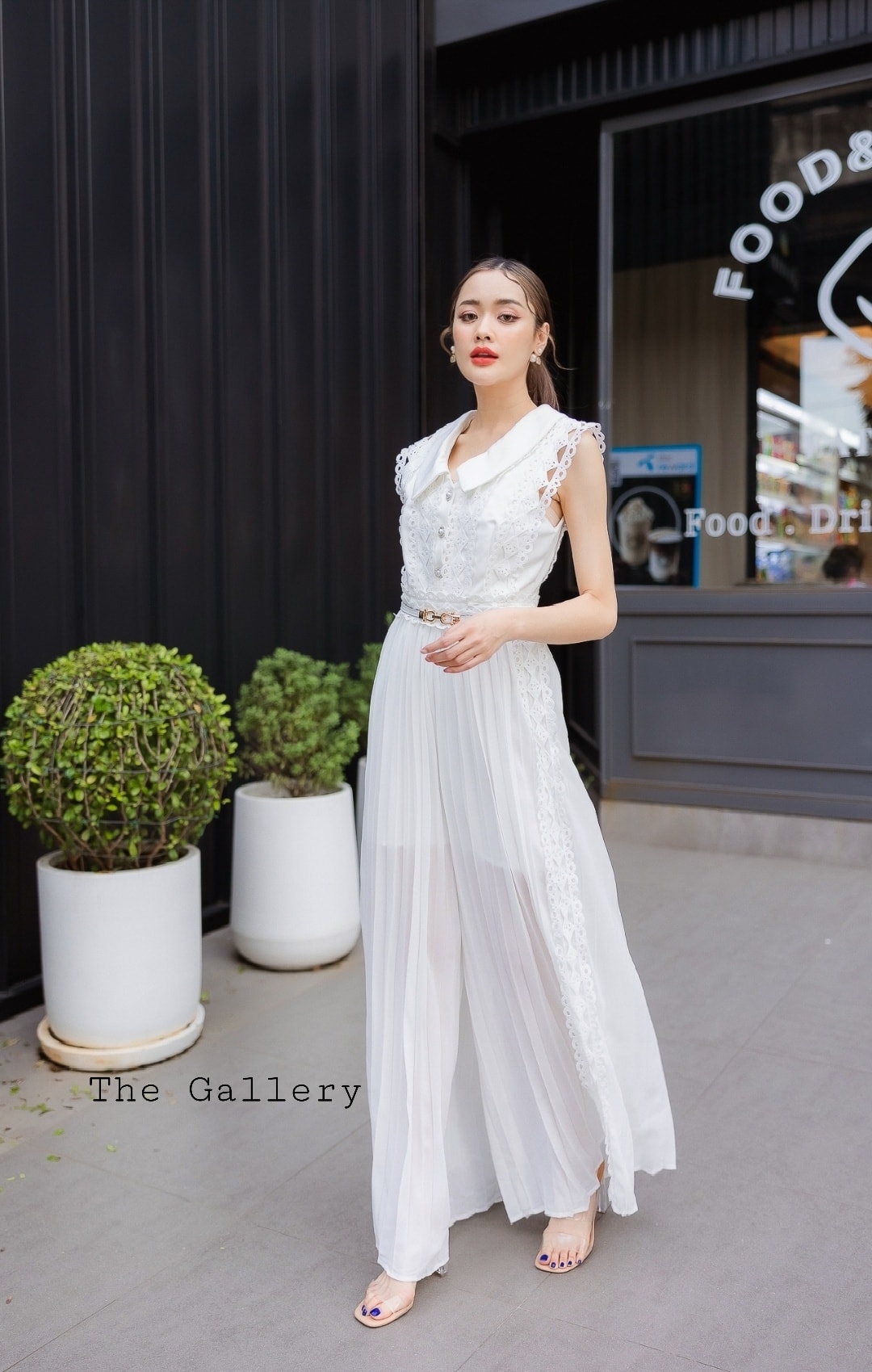 จั้มสูทขายาวอัดพลีตตัดต่อลูกไม้หรูหรามากก มาพร้อมเข็ดขัดในตัว สวยครบจบในชุดเดียว ราคาสุดคุ้มมากเวอรรรร์ จะทำงาน/ใส่ไปออกงาน