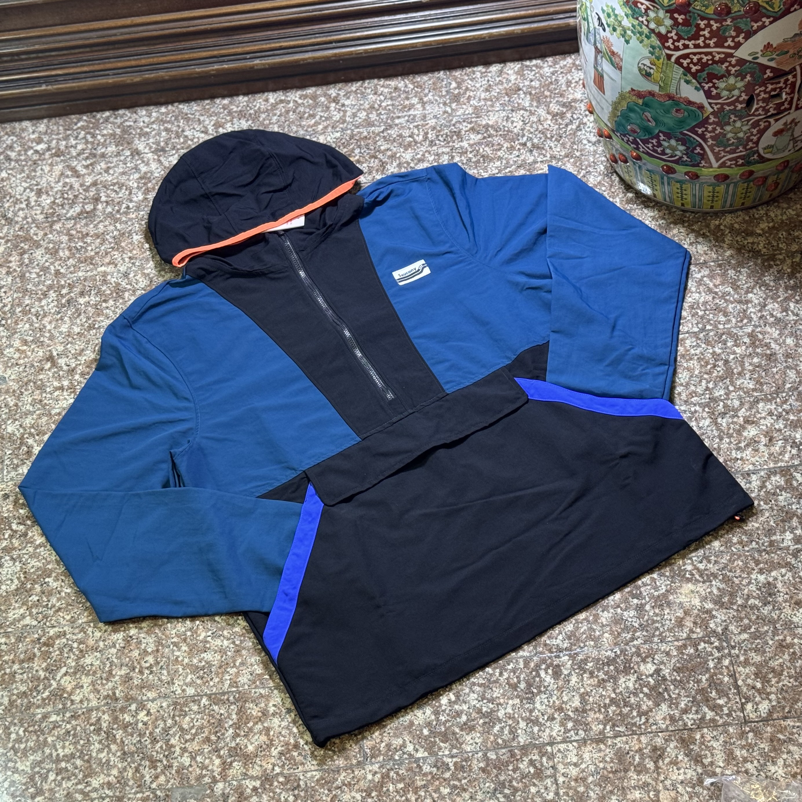 เสื้อ Saucony Track Anorak Jacket (M)